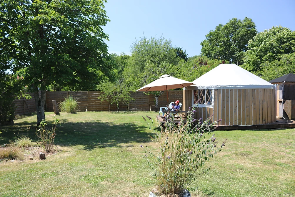 Cocon de Tranquillité — Tente avec spa à Châtillon-sur-Indre à Châtillon-sur-Indre — espace de vie