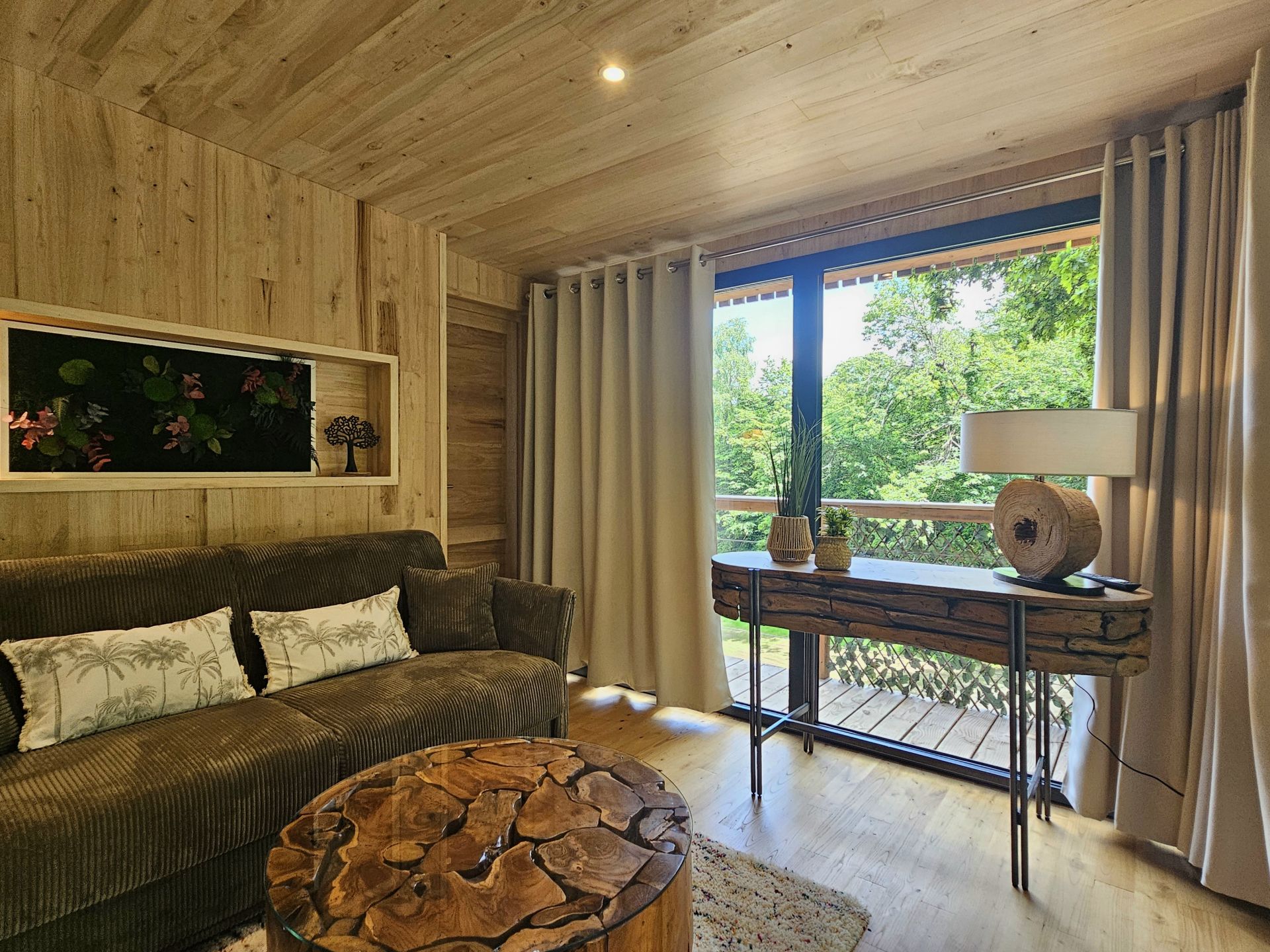 Le Scandilodge Dôme & Spa 2 — Cabane sur pilotis avec spa à Morbihan à Quistinic — espace de vie