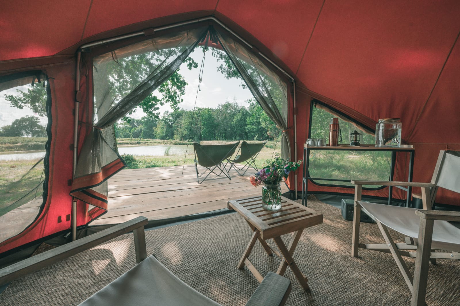 Évasion sous les étoiles : Tente lodge aux Toiles du Cassis à Plassac-Rouffiac — salle de bain