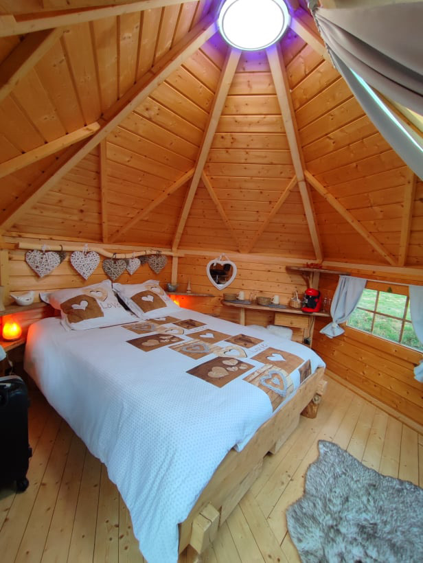 Kota chambre des Cambuses — Cabane sur l'eau avec bain nordique à Saint-Dié-des-Vosges à Saint-Dié-des-Vosges — salle de bain