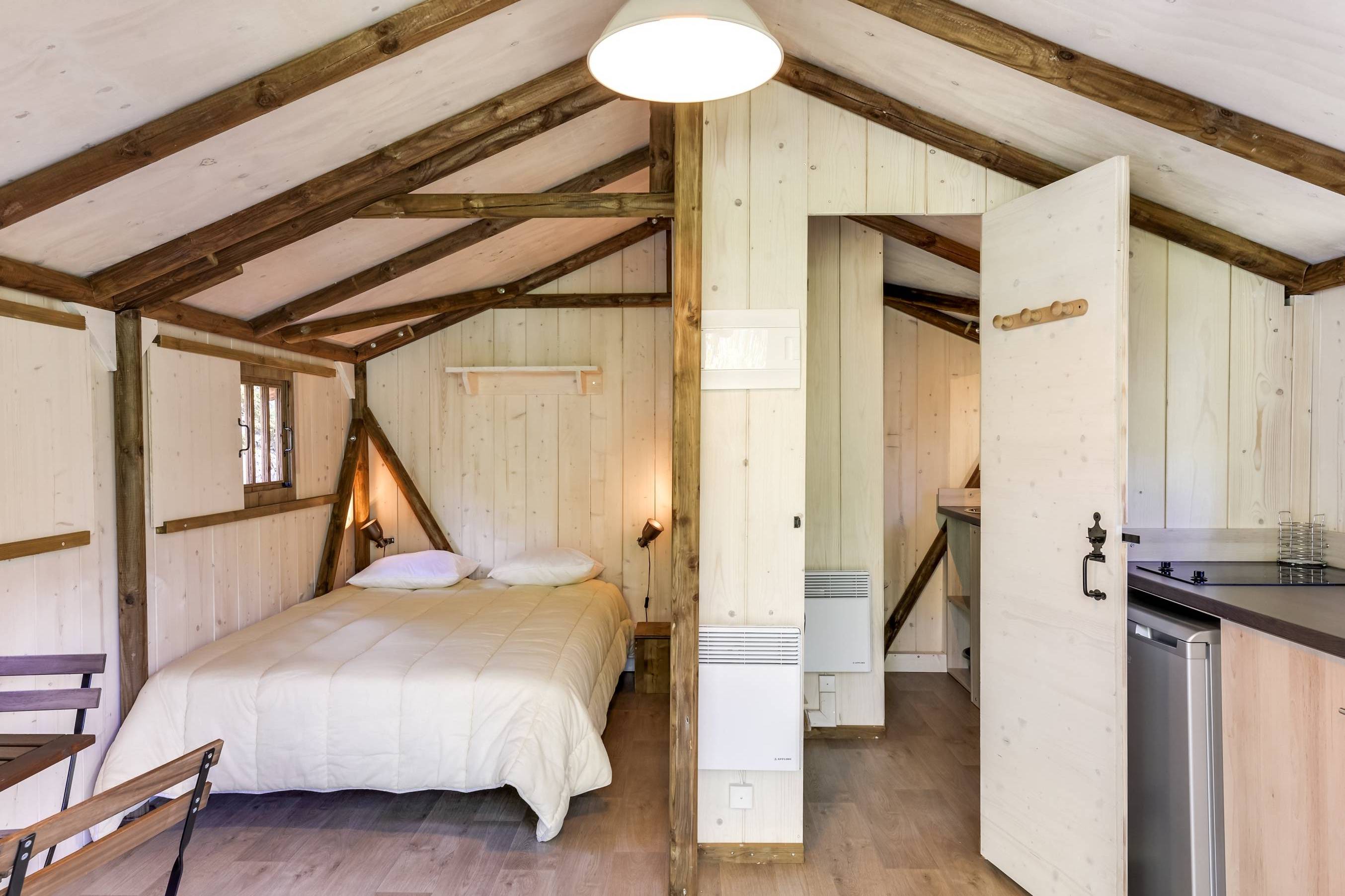 Le Vallon : un ecolodge enchanteur en Rhône-Alpes à Balazuc — environnement naturel