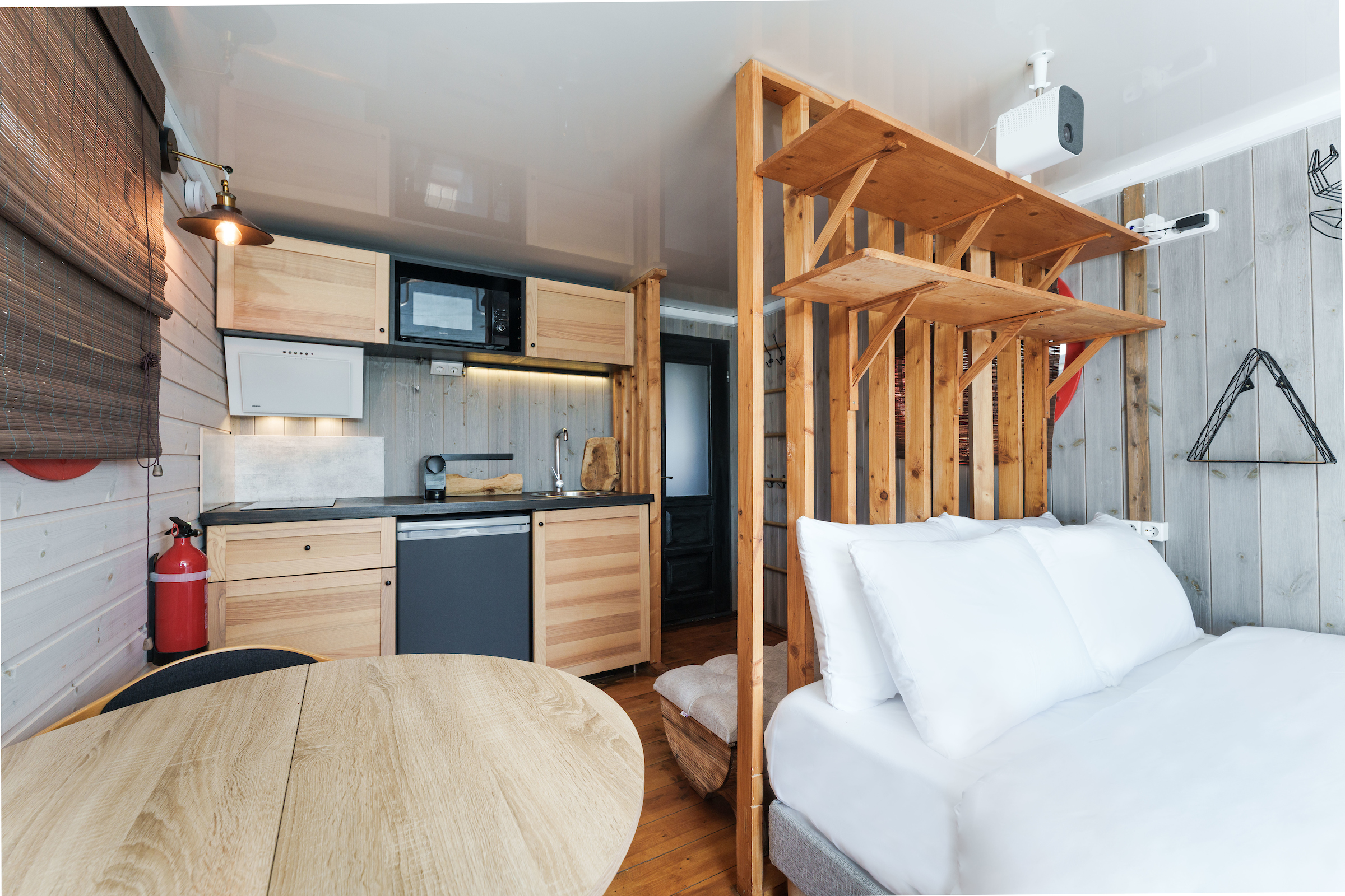 Suite flottante Lit Queen-size — Péniche avec sauna à Yvelines à Guernes — chambre