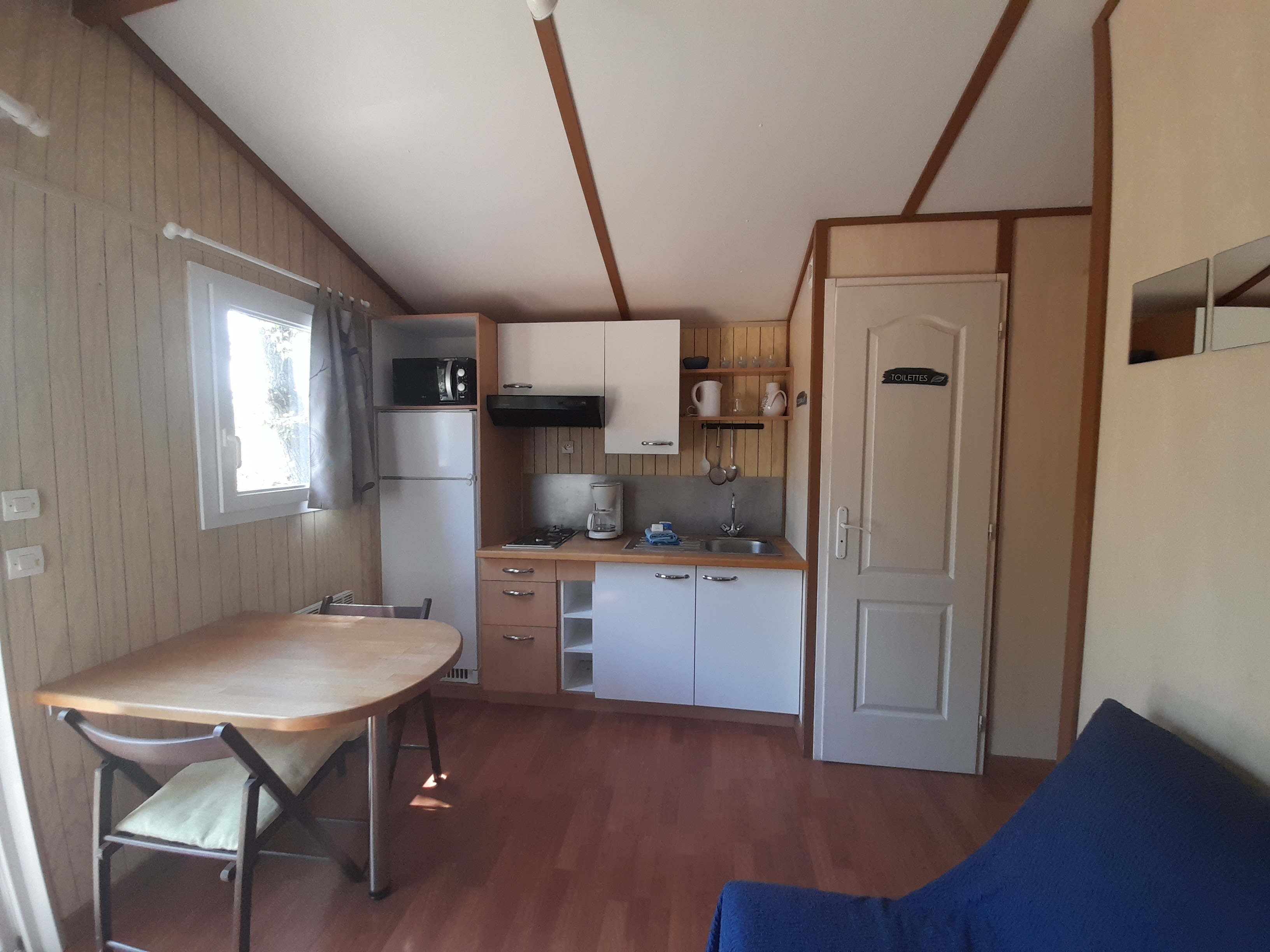 Chalet Duo Nature & Bois : une évasion au cœur des Pyrénées à Sarrecave — cuisine