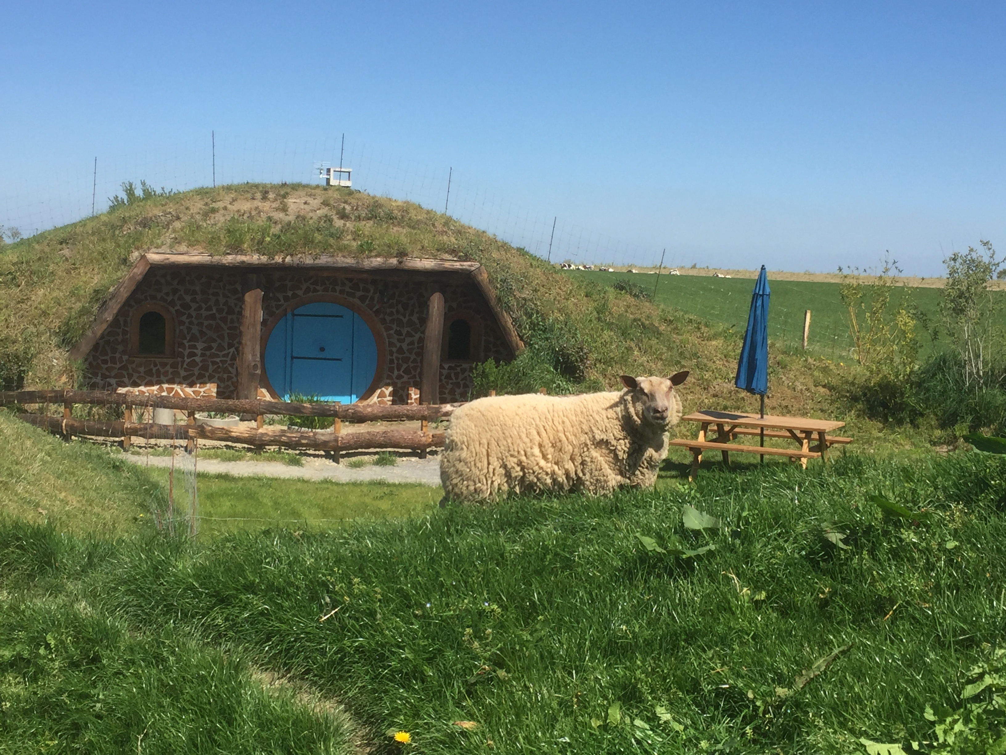 Échappez-vous dans une maison de hobbit en Basse-Normandie à Tanis — vue intérieure