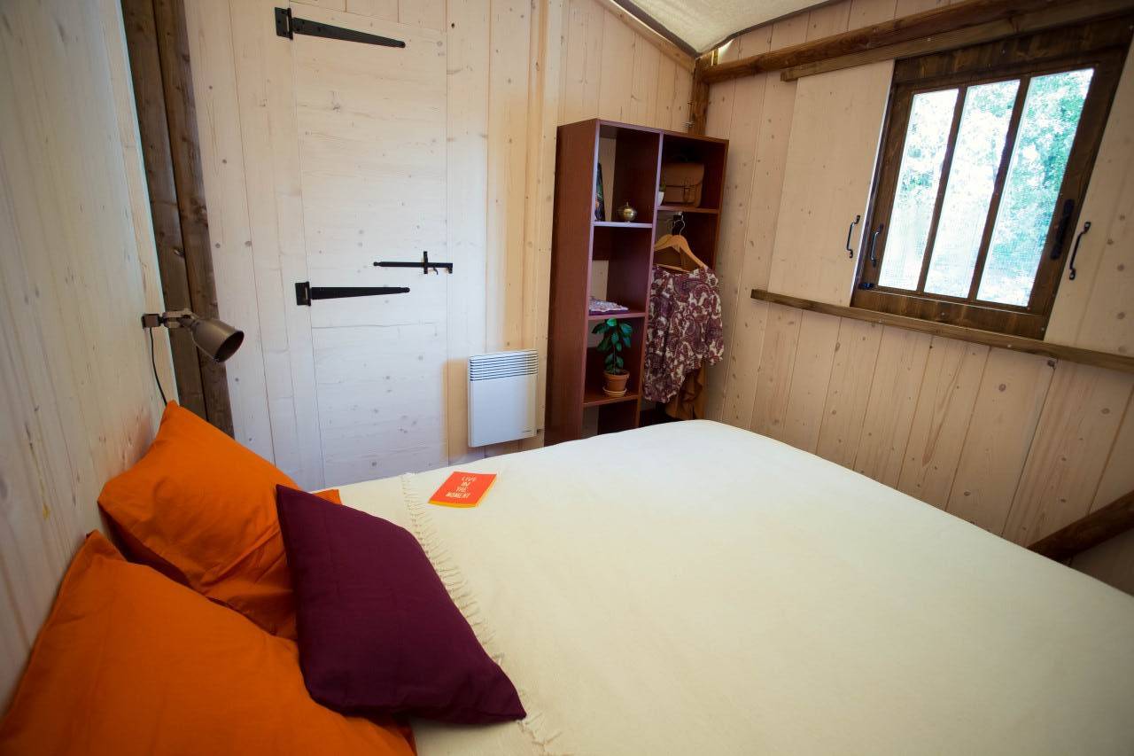 Bali Lodge : un refuge safari au cœur de l'Auvergne à Saint Constant — salle de bain