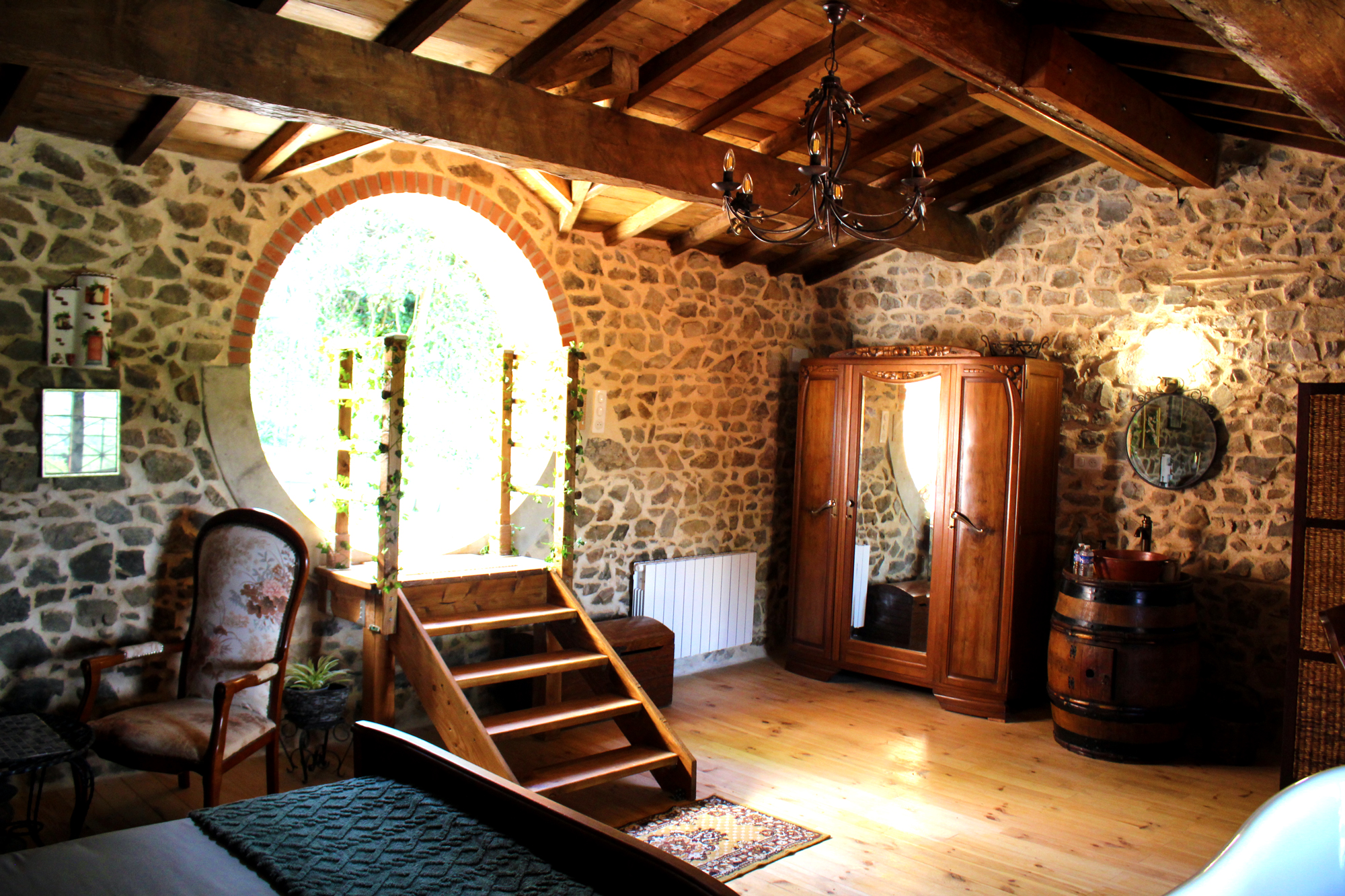 Maison de hobbit — Séjour féérique avec spa à Rhône à Quincié-en-Beaujolais — vue intérieure