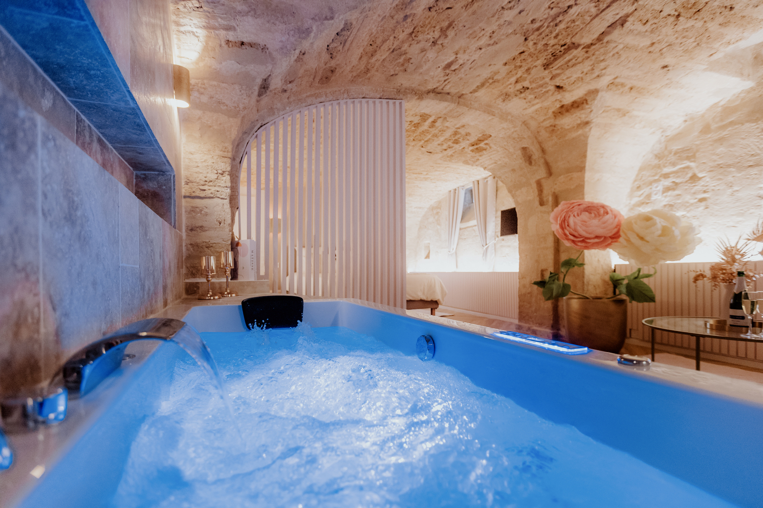 Évasion sensorielle dans une suite de luxe avec spa privatif — Suite à Montpellier