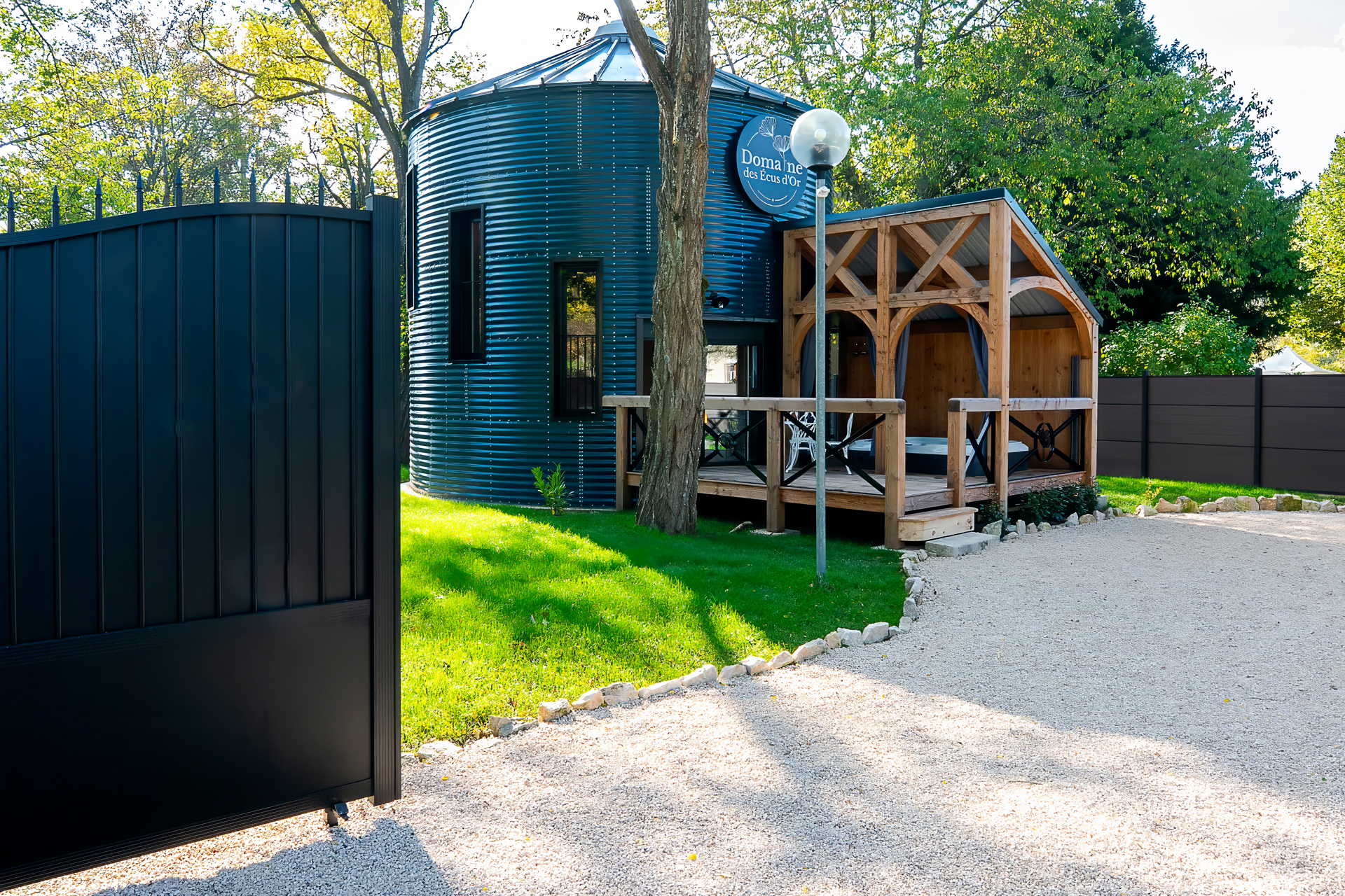 Le Silo du Domaine des Ecus d'Or — Hébergement insolite avec jacuzzi à Côte-d'Or