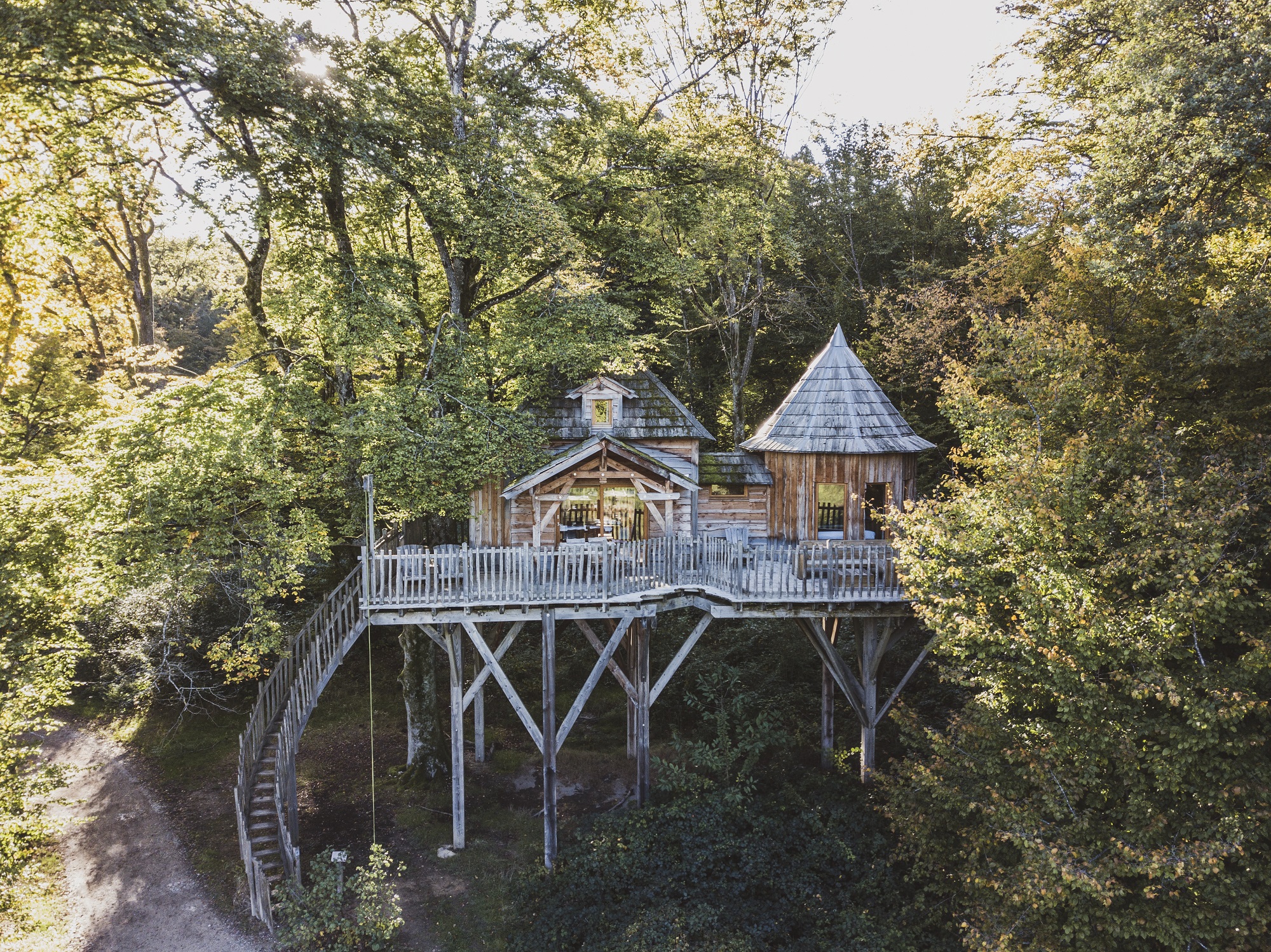 Cabane Spa Repaire : une expérience unique dans les arbres à Joncherey — vue intérieure