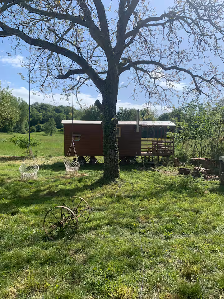 La petite roulotte de Vallin — Roulotte cosy avec vue dégagée à Torchefelon (Isère) à Torchefelon — vue intérieure