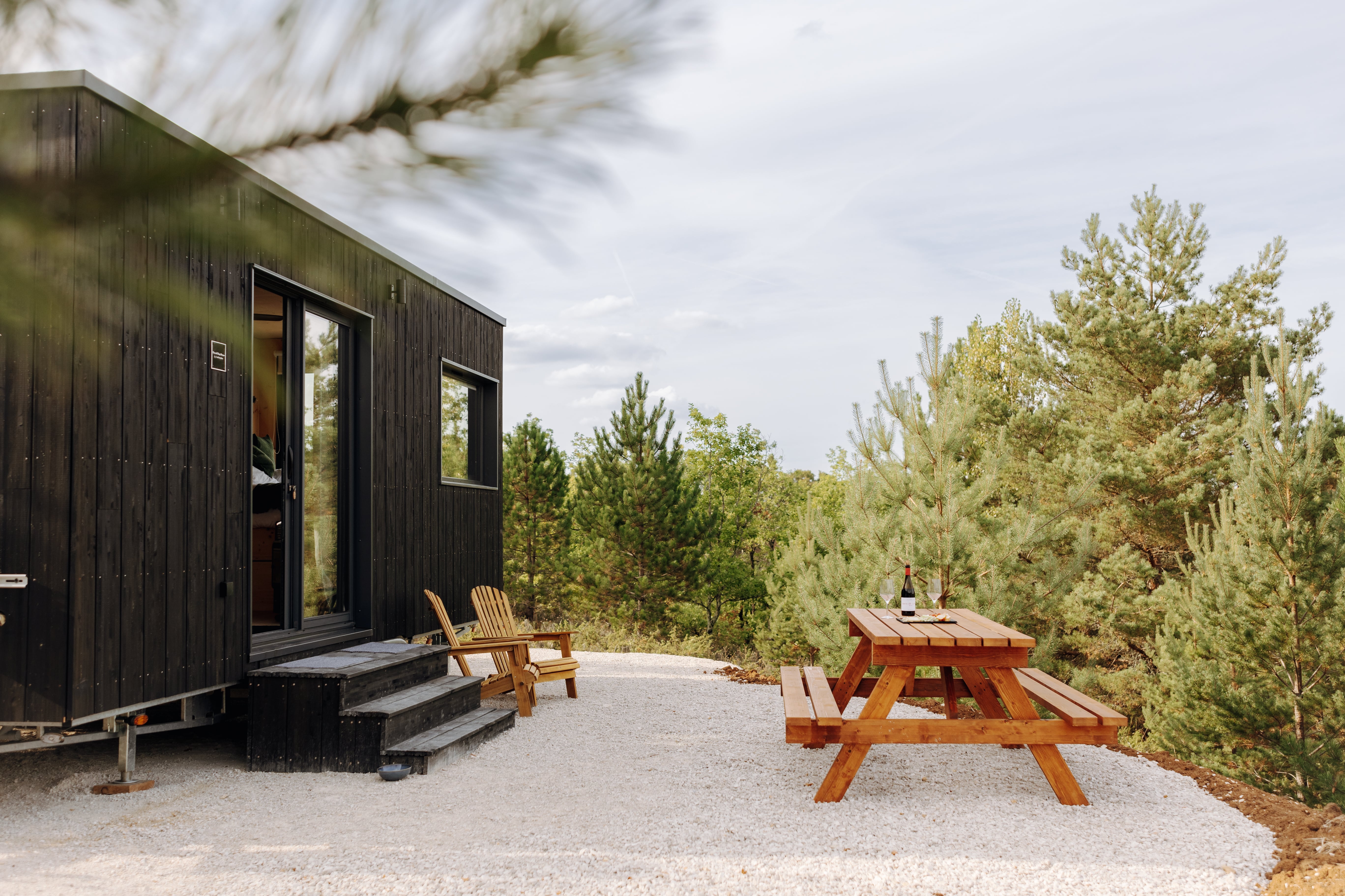 Une Tiny House au cœur des vignes de la Vallée du Lot à Trespoux-Rassiels — vue intérieure