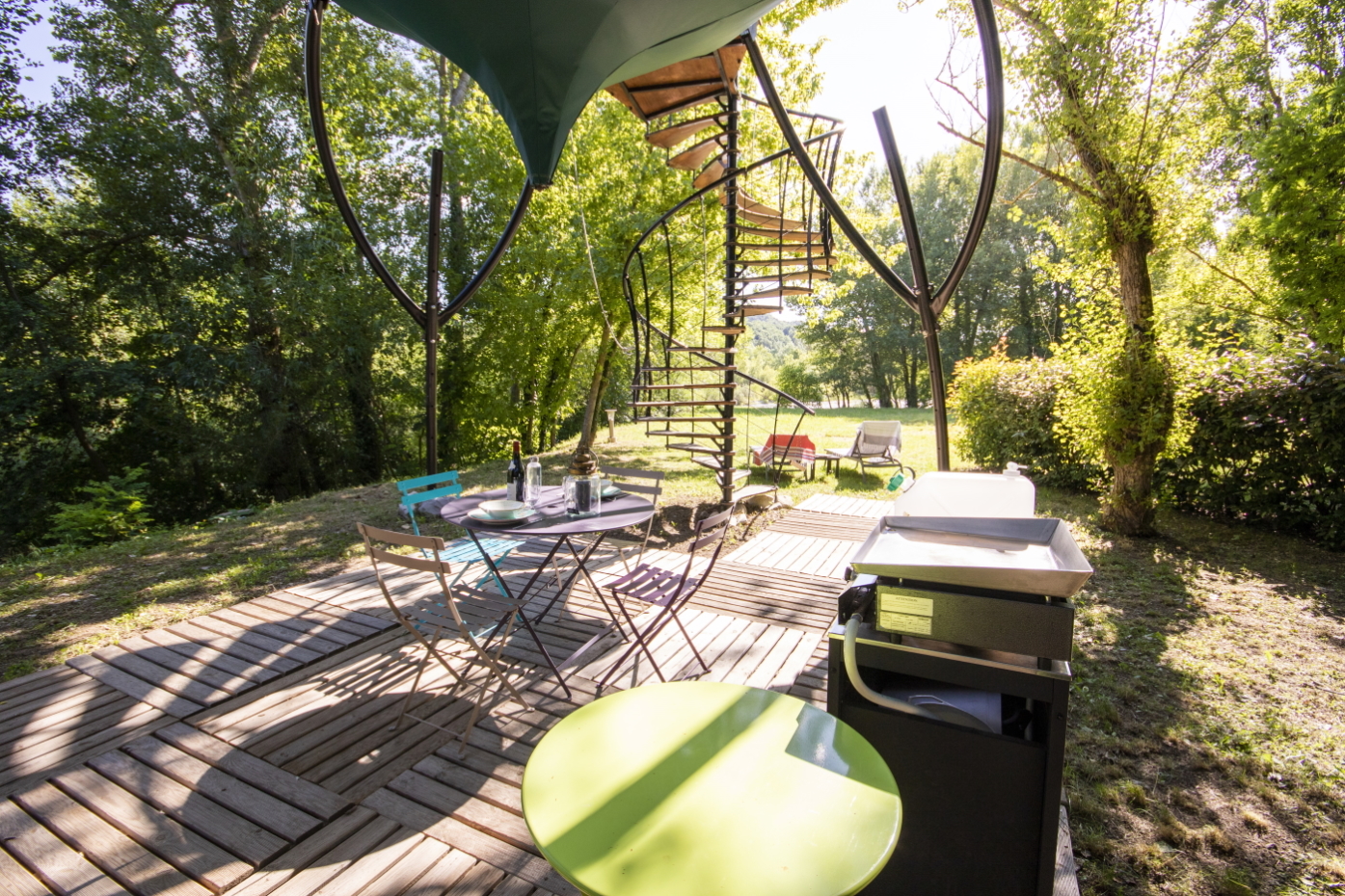 Campalune : cabane sur pilotis à 4 mètres du sol en Rhône-Alpes à Mirabel Et Blacons — cuisine