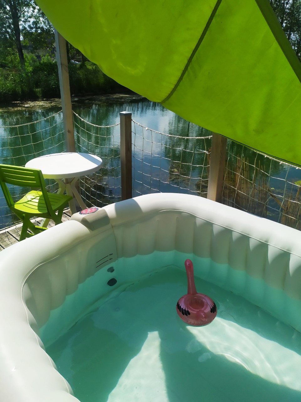 Cottage flottant près de Dijon — Maison insolite avec jacuzzi à Dijon — chambre