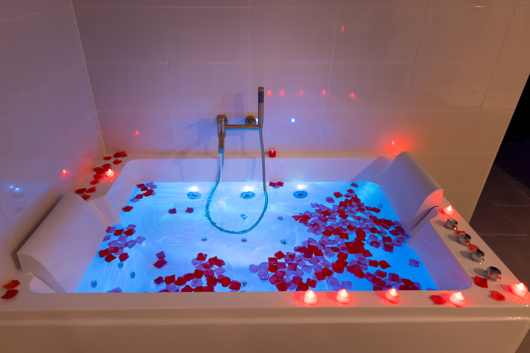 Le bridger love & Spa — Love Room avec spa à Aude à Gaja-et-Villedieu — cuisine