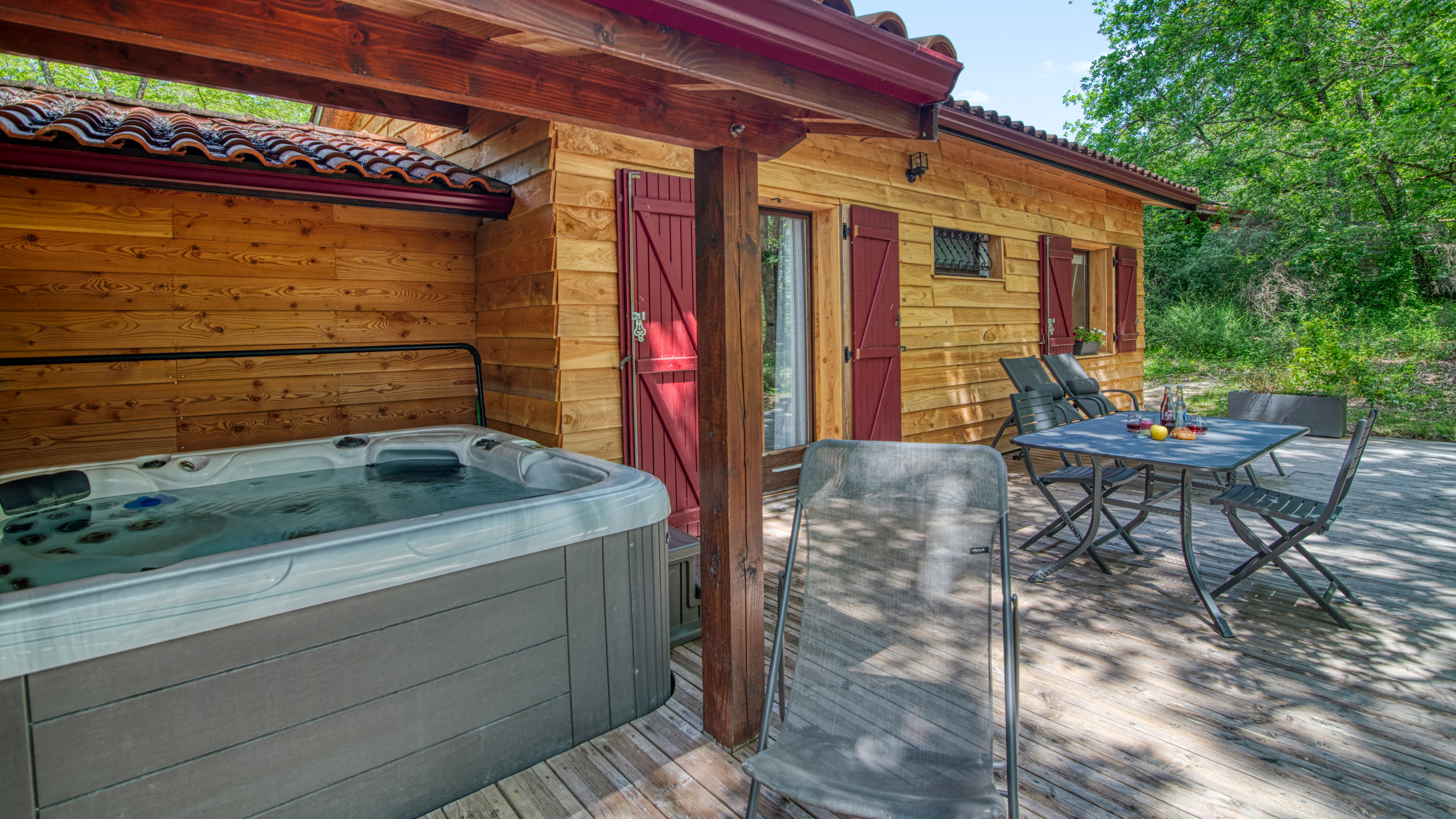 Un lodge intime avec spa privatif en Midi-Pyrénées — Lodge à Puygaillard De Quercy
