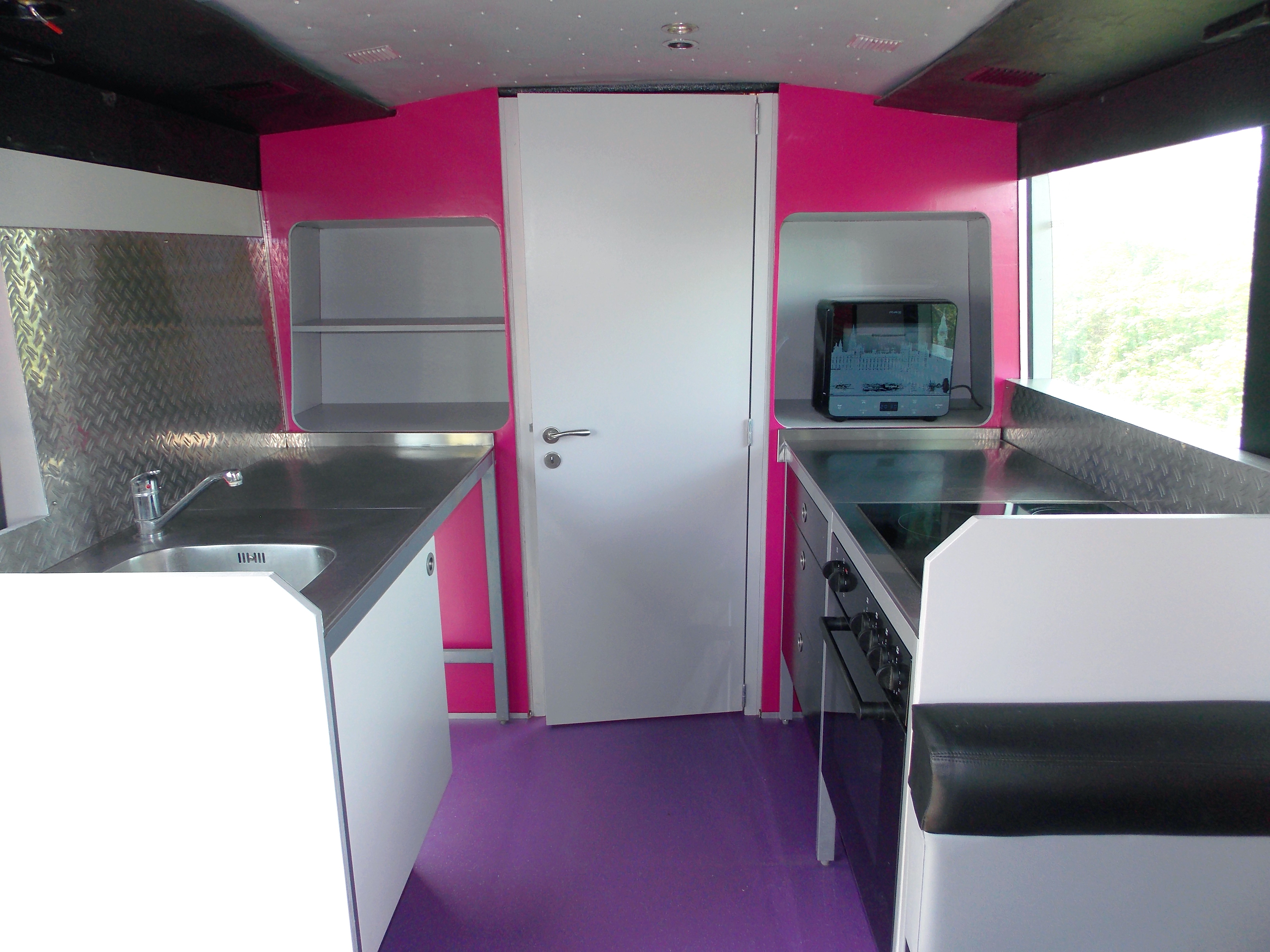 Le Bus Vip Star — Hébergement insolite avec spa à Saint-Michel-Chef-Chef à Saint-Nazaire — vue depuis la terrasse