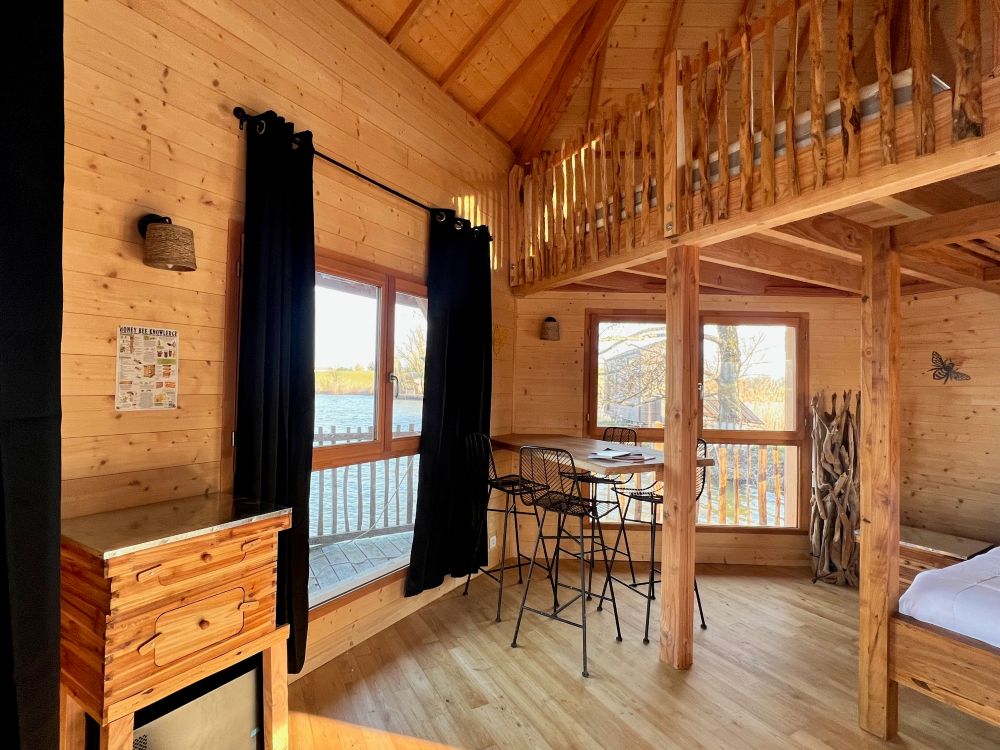 Cabane Ruche 5 pers — Séjour flottant avec spa à Ain à Meillonnas — environnement naturel