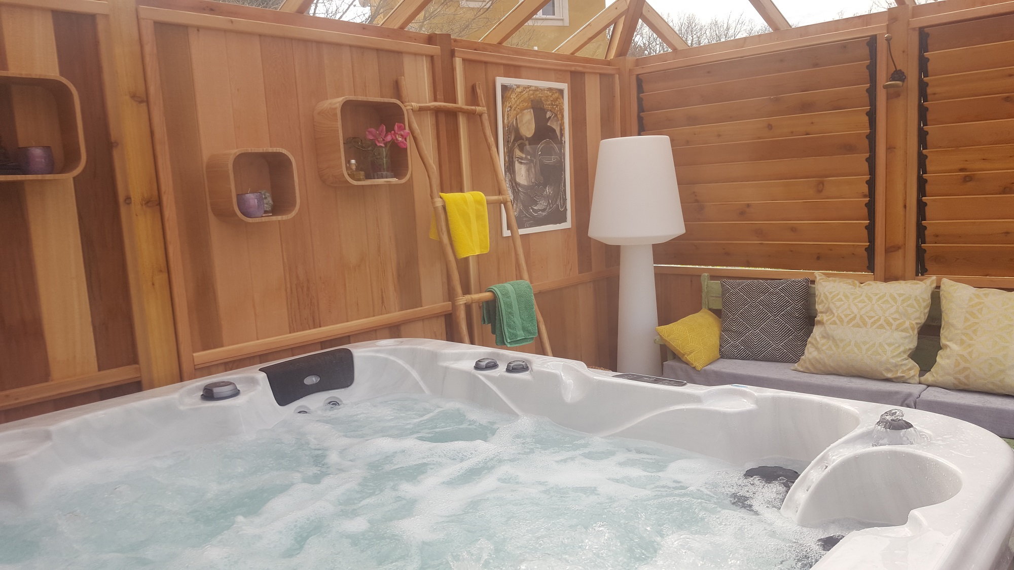 Tente Lodge Spa La Pinède : un safari en pleine nature à Trets — espace de vie