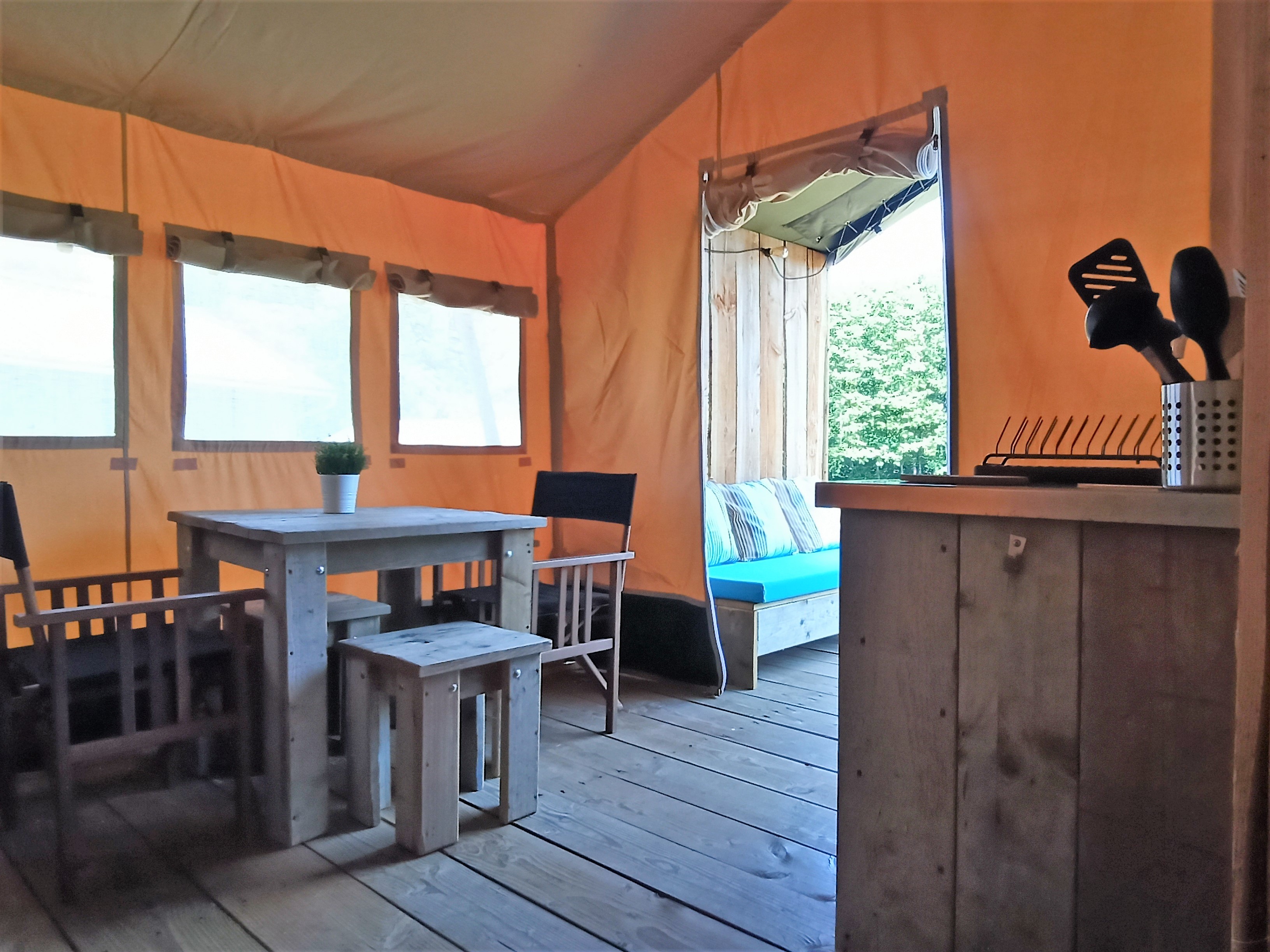 Séjournez dans le lodge du Hibou en Bourgogne à Quarré-Les-Tombes — détail architectural