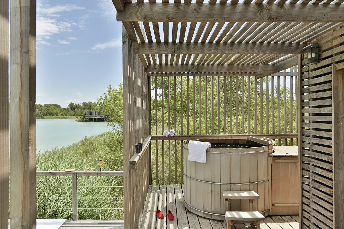 Cabane Spa Eternelle : une évasion sur pilotis en Provence à Sorgues — détail architectural