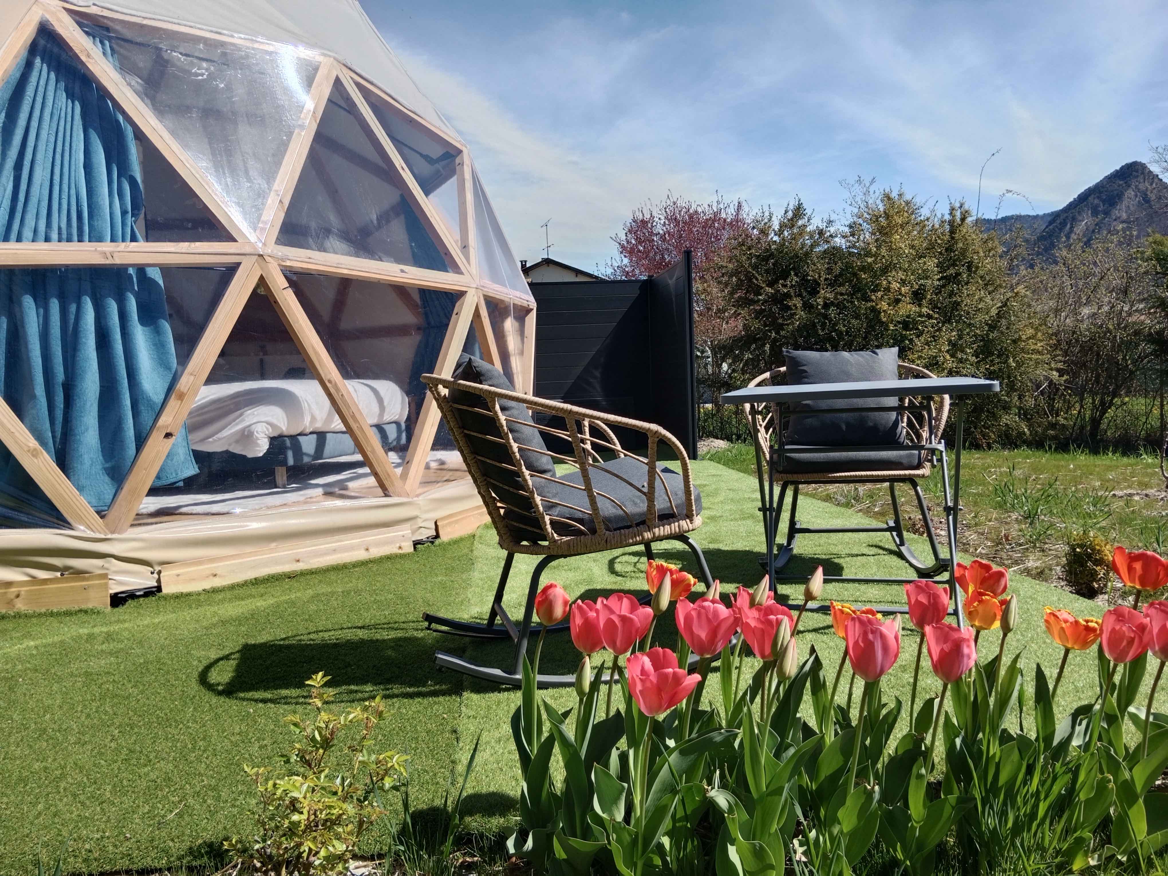 Dôme Valentin & Spa : une expérience unique en Provence à Veynes — vue depuis la terrasse