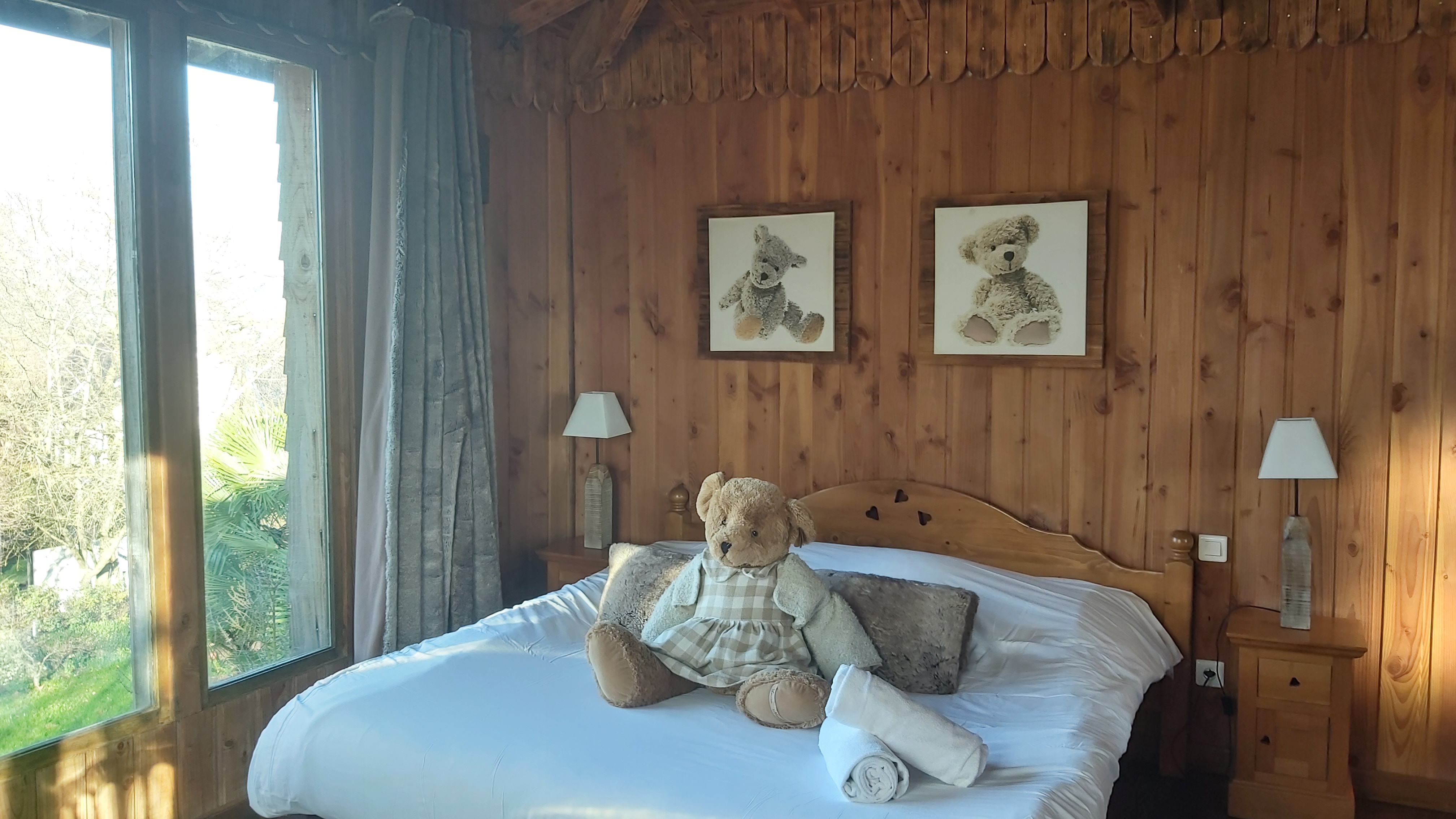 La Grande Ourse : une cabane sur pilotis au cœur de la Picardie à Essuiles — chambre