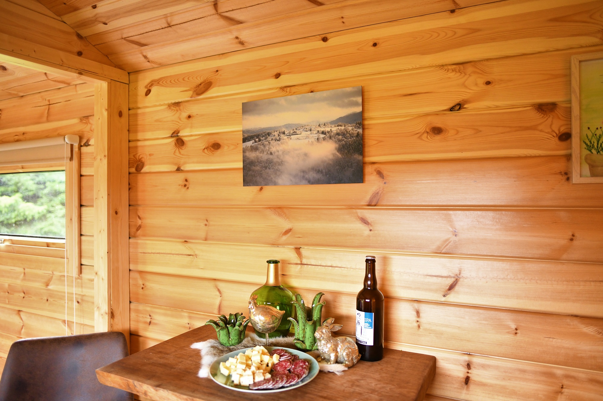 Roulotte Au Point de Vue — Séjour romantique avec spa dans les Vosges à La Petite Louvière — espace de vie
