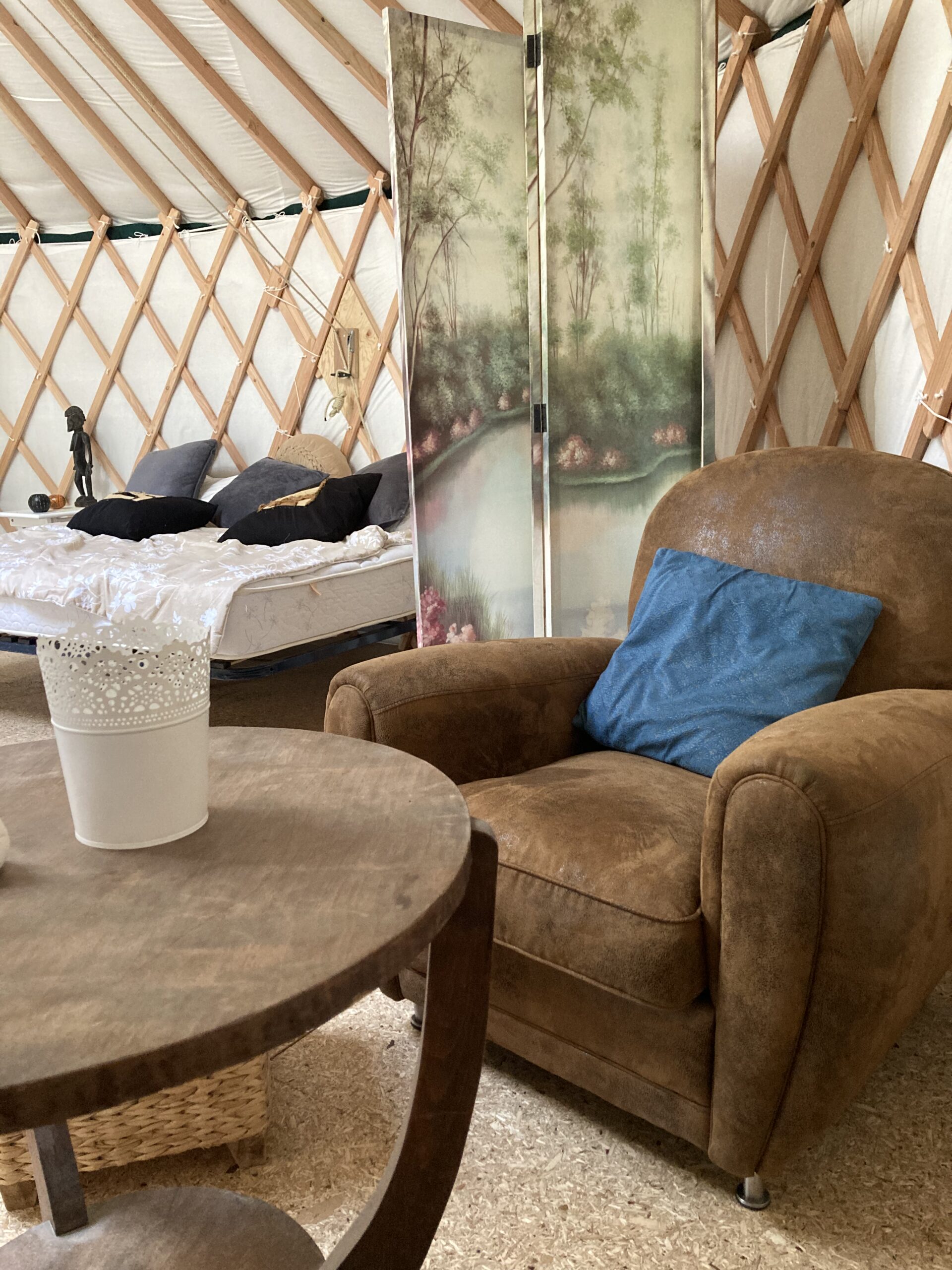 Yourte 1 — Hébergement insolite avec spa à Peysoup en Gironde à Peysoup — salle de bain