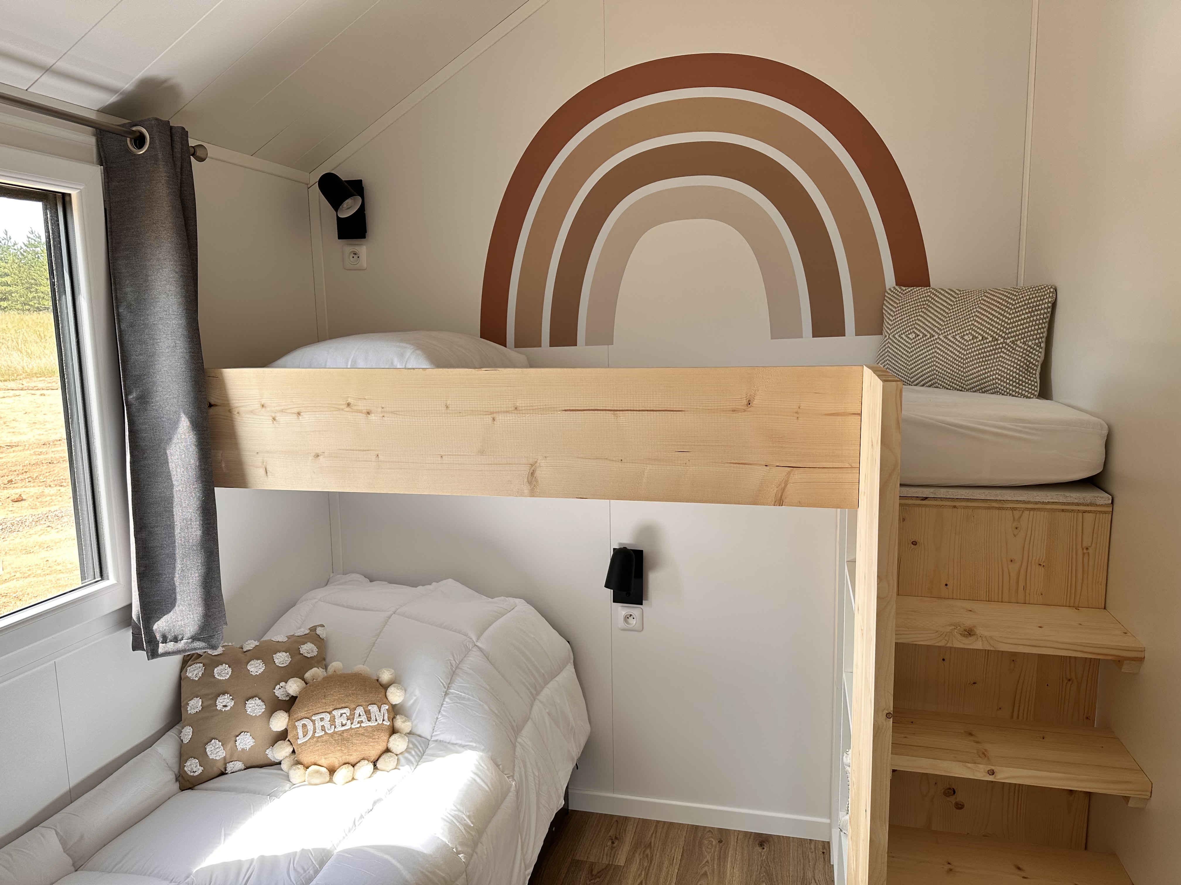 Lodge bohème avec spa : une évasion en pleine nature à Vairé — vue intérieure