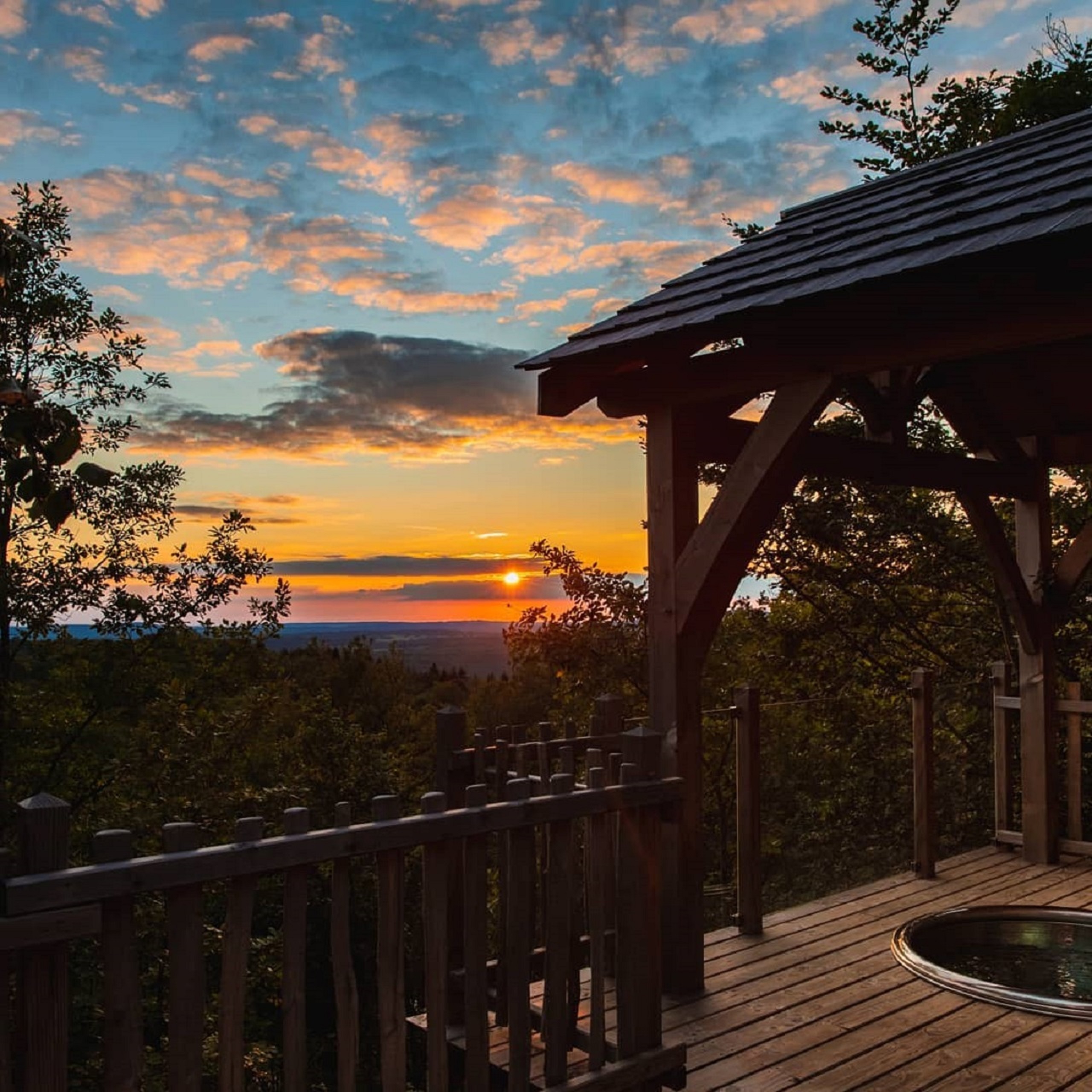 Cabane Spa Mésange : une évasion dans les arbres en Franche-Comté à Bonlieu — salle de bain