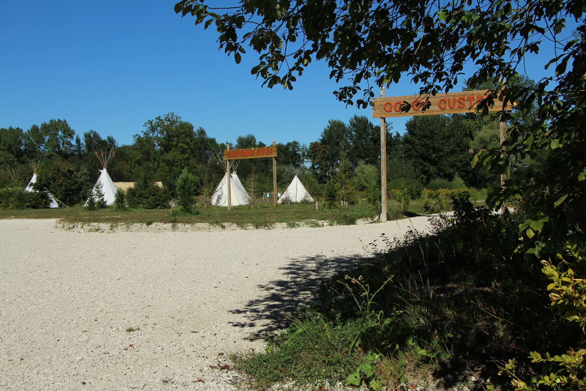 Vivez l'expérience unique d'un tipi en Champagne-Ardenne à Barberey St Sulpice — vue intérieure