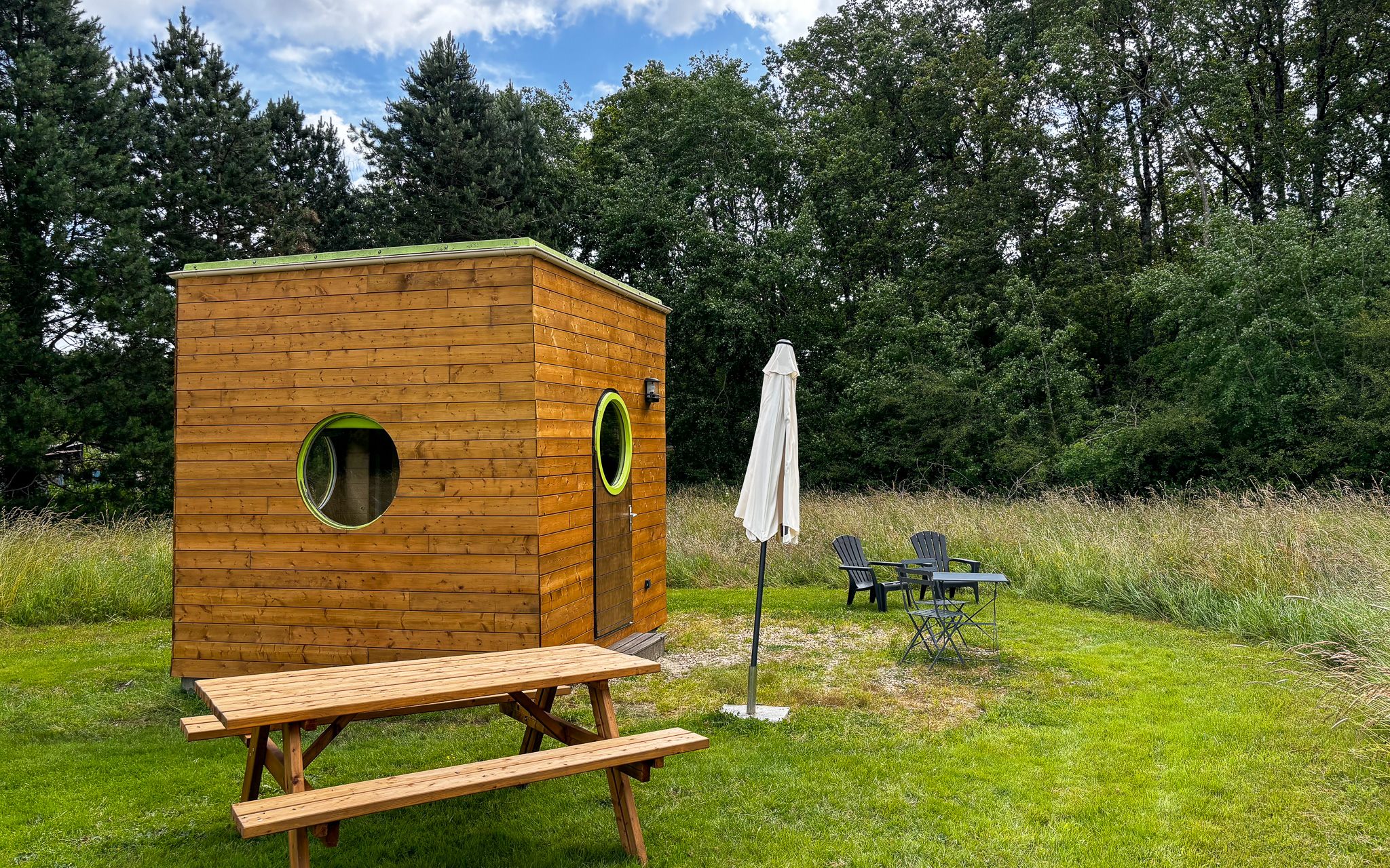 Carré d'étoiles Vénus : une cabane poétique au cœur de la nature à La Chapelle Blanche St Martin — vue intérieure
