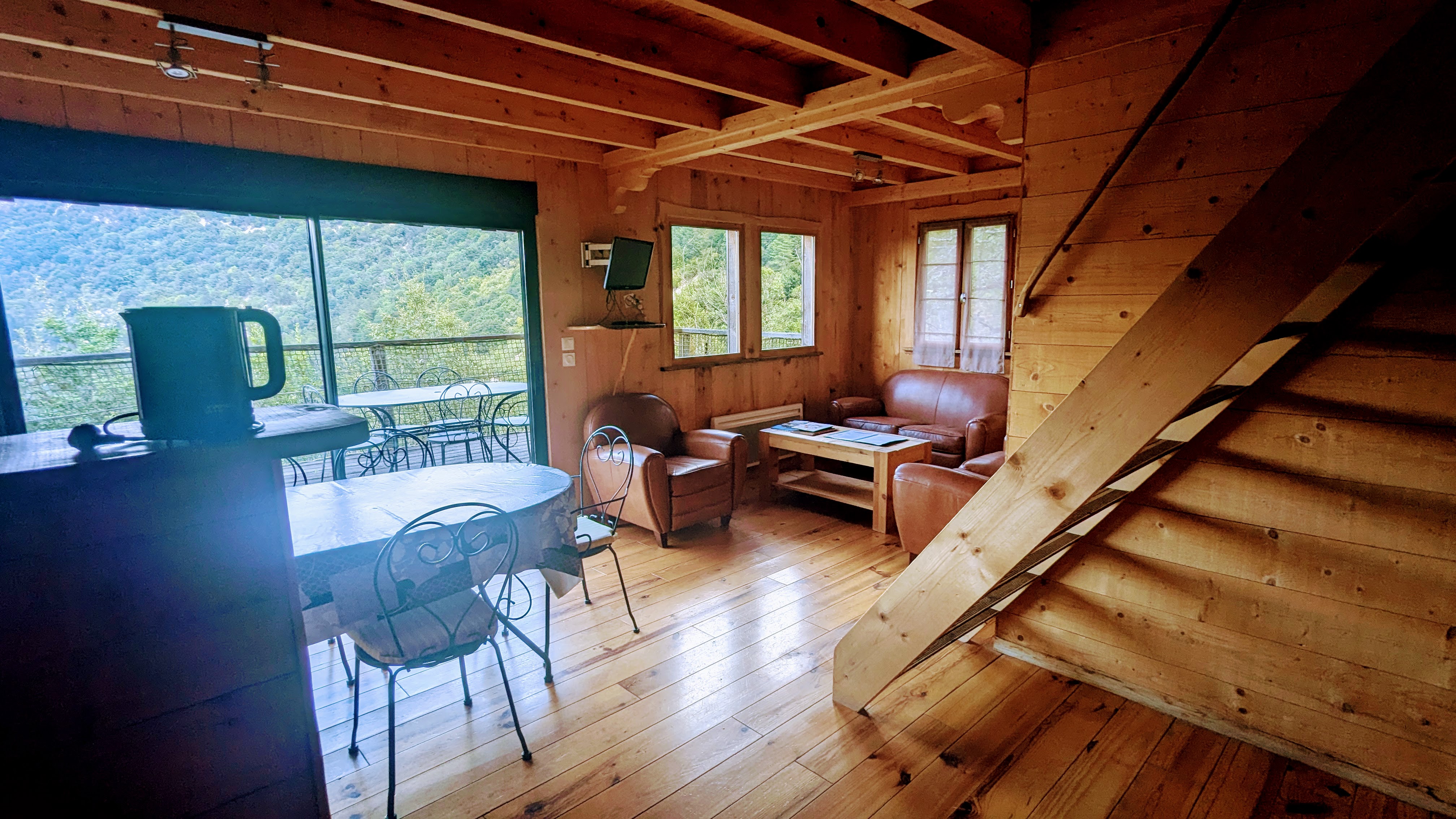 Lodge La Fustière — Cabane sur pilotis avec SPA à Ain à Serrières-Sur-Ain — détail architectural