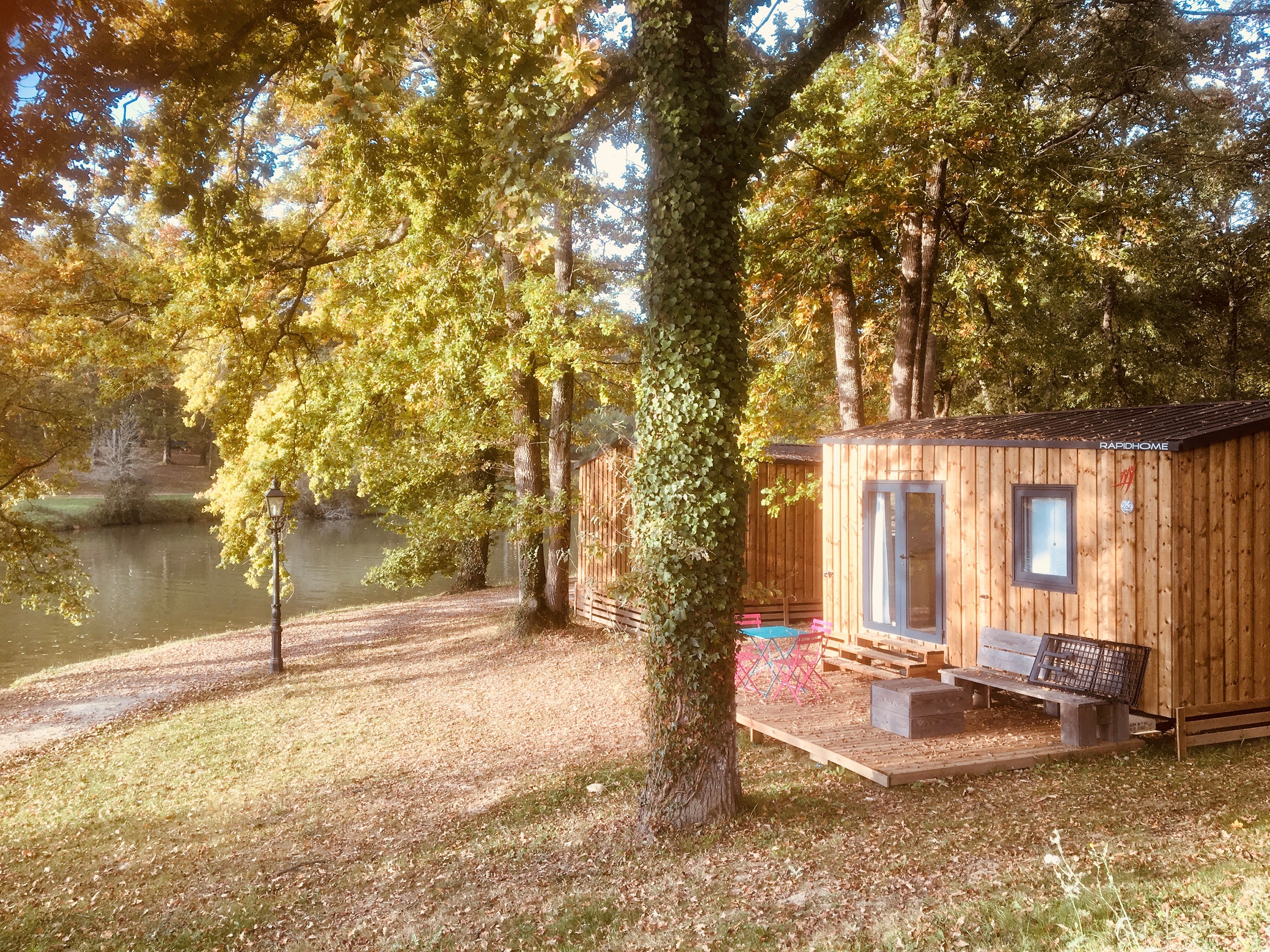 Cabanon du Lac — Tiny House avec vue sur le lac à Gers à Riguepeu — détail architectural