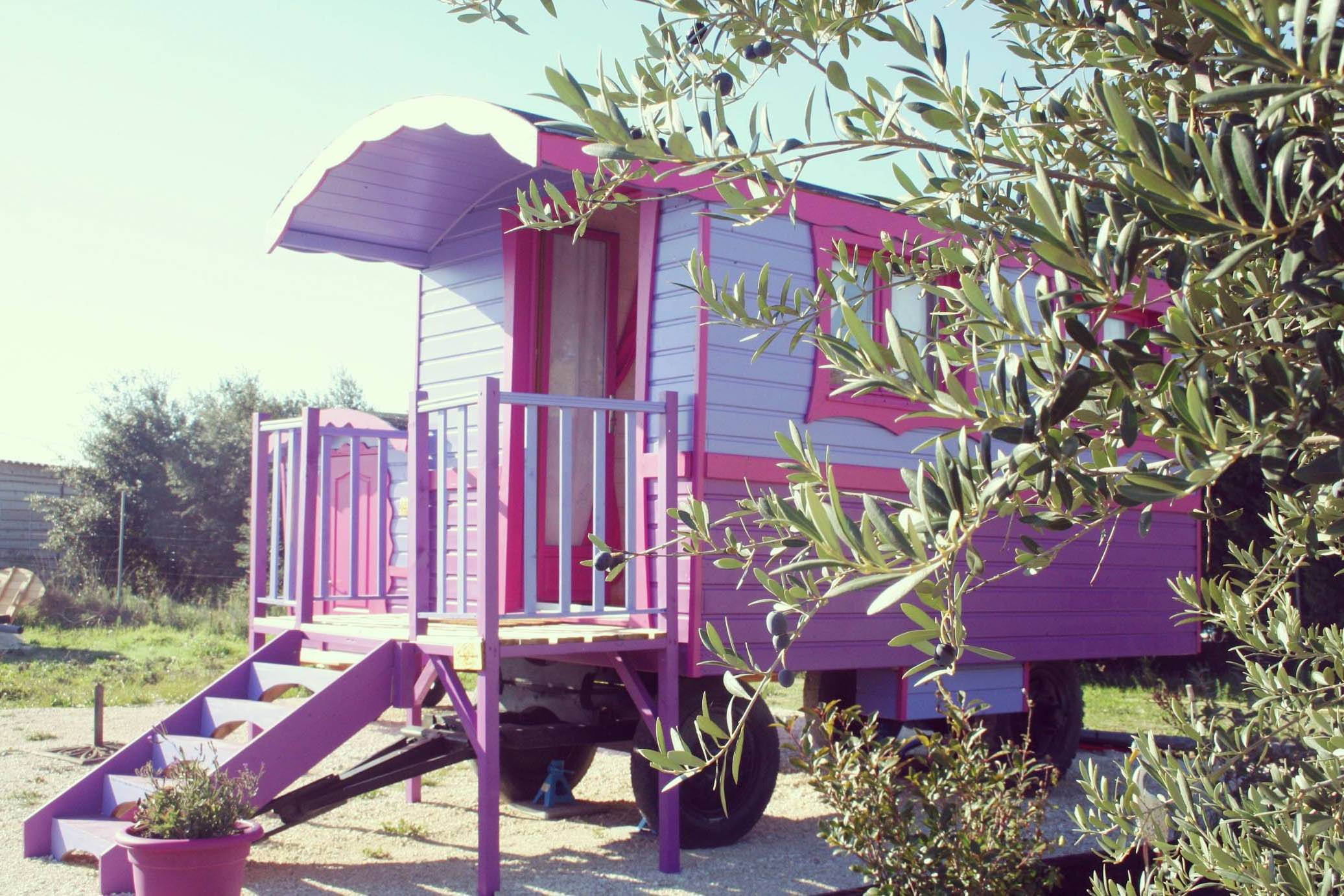 Roulotte Lavande : un voyage sensoriel en Provence à Cairanne — chambre