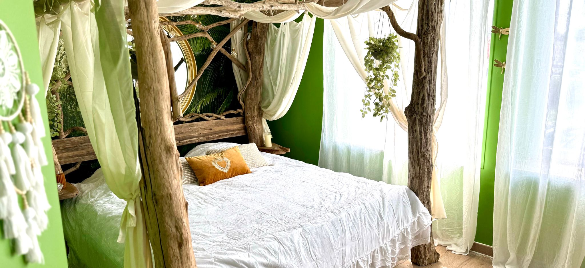 Jungle romantique Spa & Cinéma — Cabane dans les arbres à Amiens