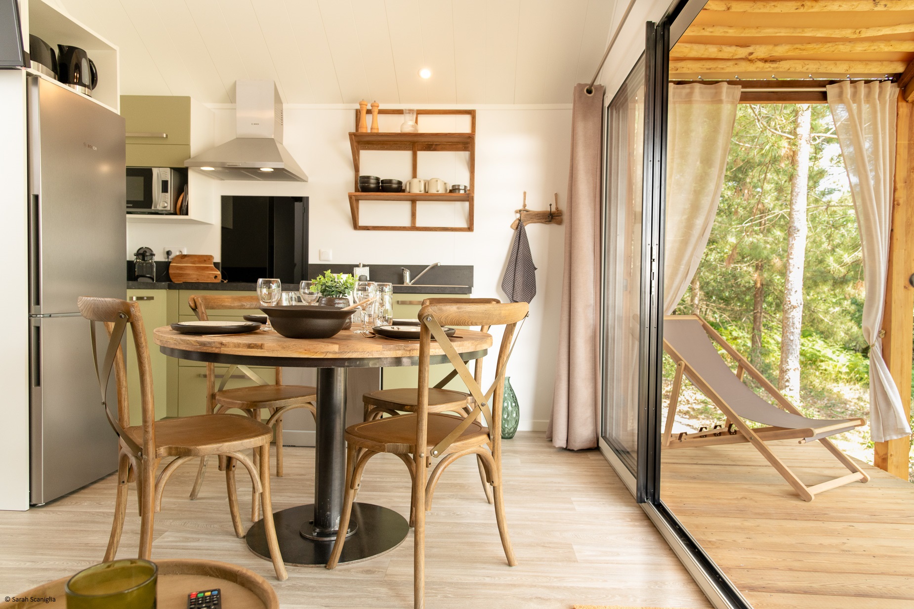 Lodge Suite et Spa Rustique : une évasion sensorielle en pleine nature à Vairé — détail architectural