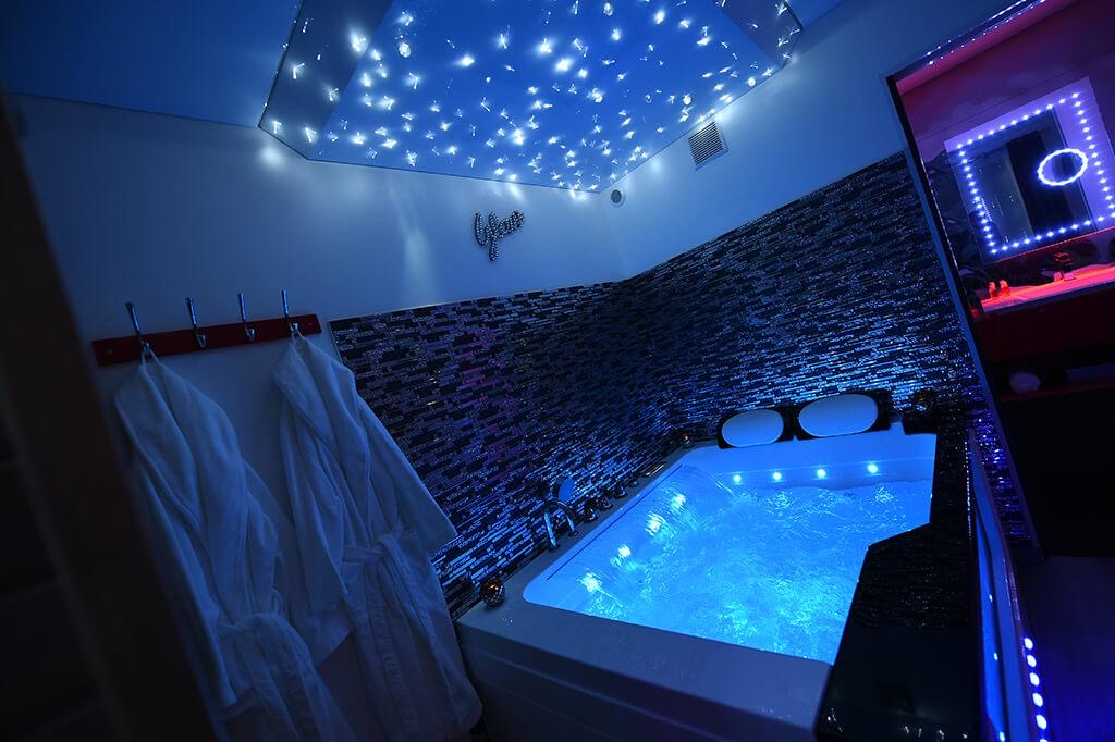 Glam Appart Spa Love you ciel étoilé — Appartement avec spa à Dijon à Dijon — espace de vie