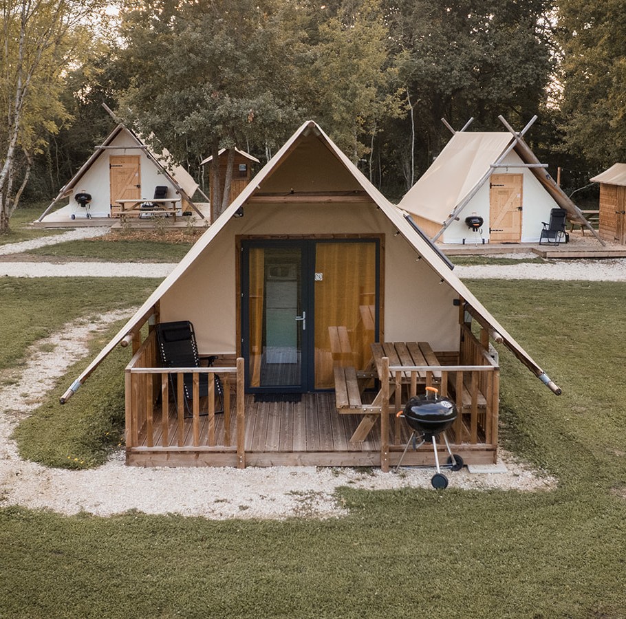 Cabane Family Violette — Séjour avec spa à Loir-et-Cher à Marolles — vue intérieure