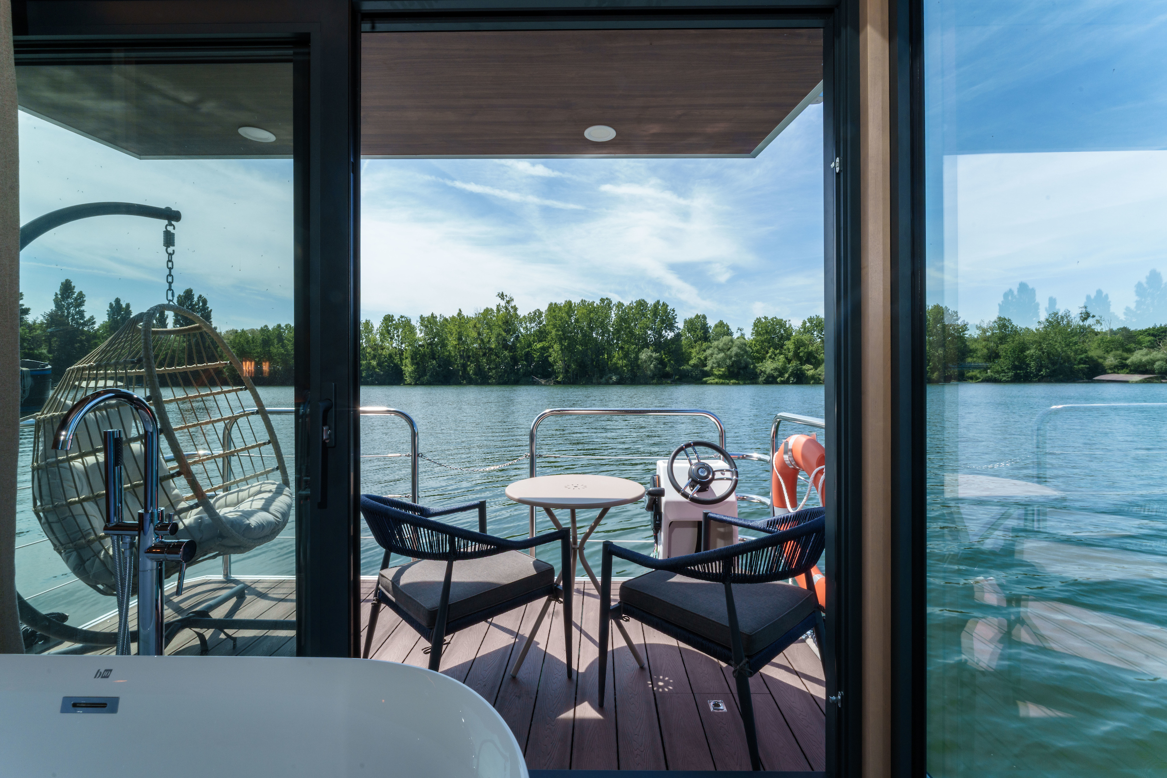 Suite flottante Panoramique — Maison insolite avec balnéo à L'Isle-Adam (Yvelines) à L'Isle-Adam — salle de bain