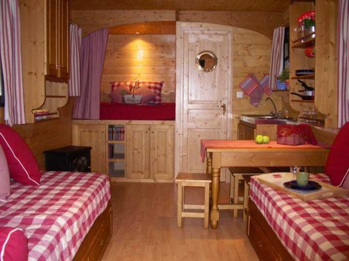 Roulotte Gîte Luxe d'Escapa — Séjour avec spa dans le Gers à Riguepeu — chambre
