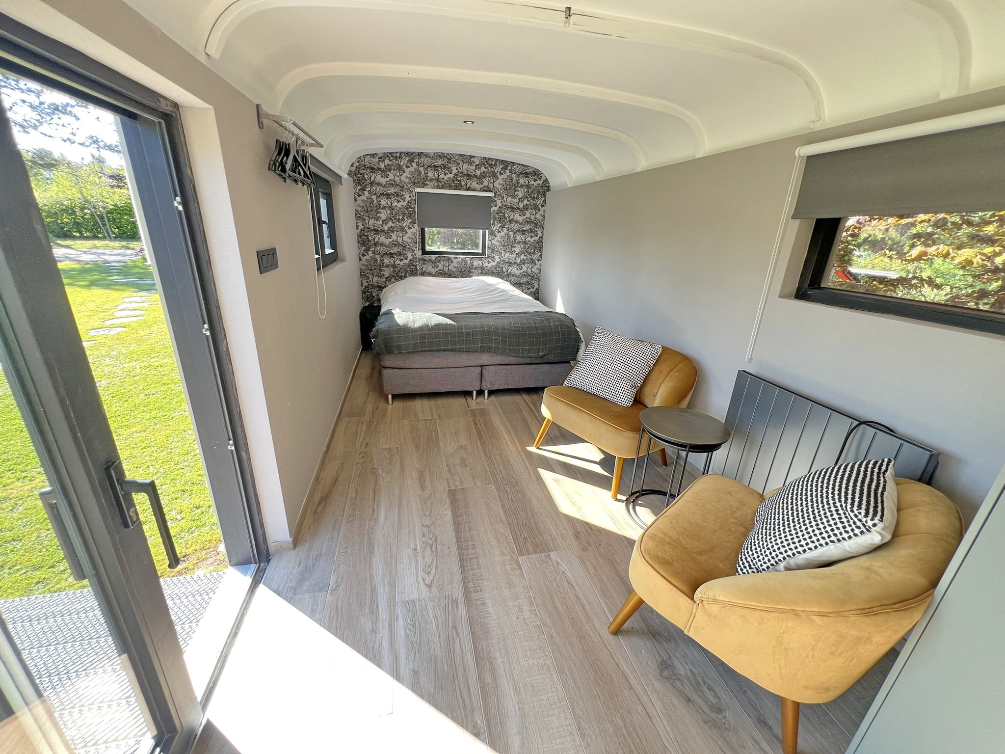 Pine Tree tiny cottage — Roulotte cosy avec spa à Frandeux (Namur) à Namur — salle de bain