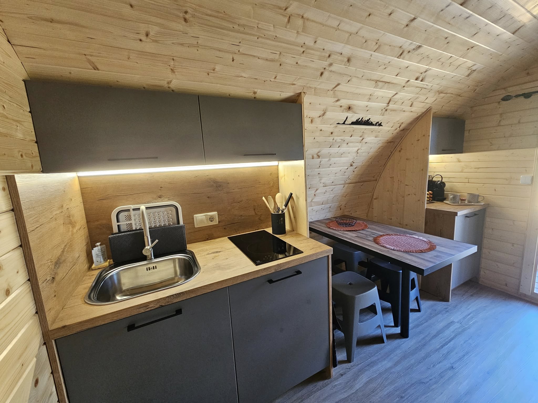 Double Pod — Hébergement insolite avec spa à Rainville (Vosges) à Rainville — salle de bain