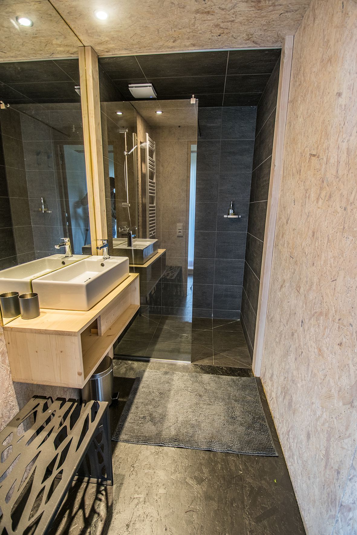 Cabane Olivine : une escapade au cœur de l'Auvergne à Manzat — salle de bain