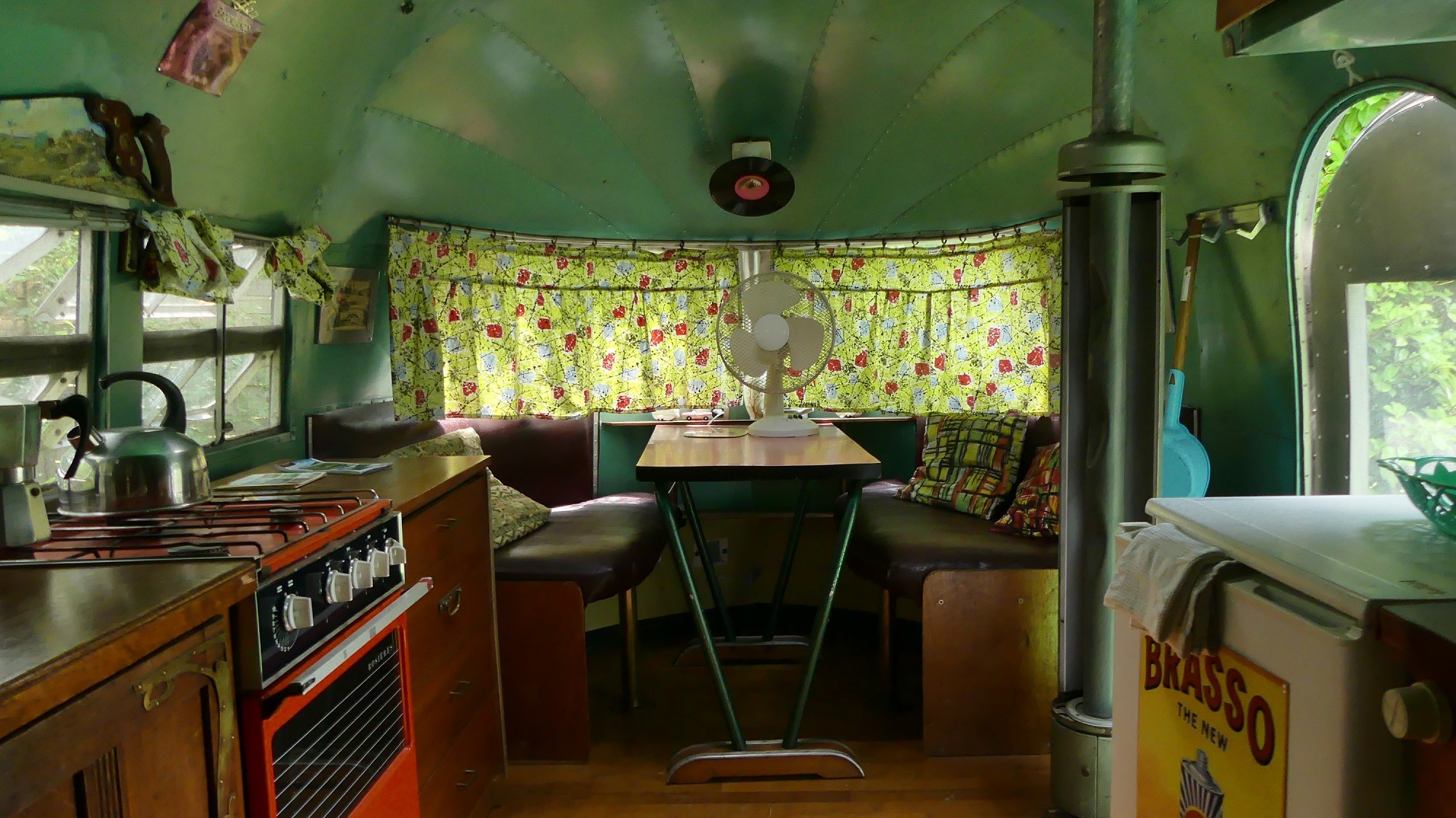 SILVER STREAK 1953 — Caravane avec jacuzzi à Ariège à Vernajoul — chambre
