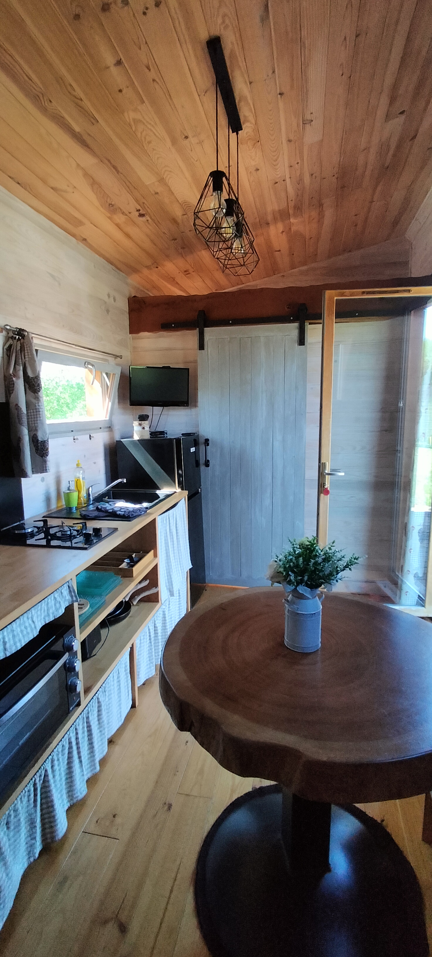 La Tiny 1 — Tiny House avec spa à Charente à Châteauneuf-sur-Charente — vue intérieure
