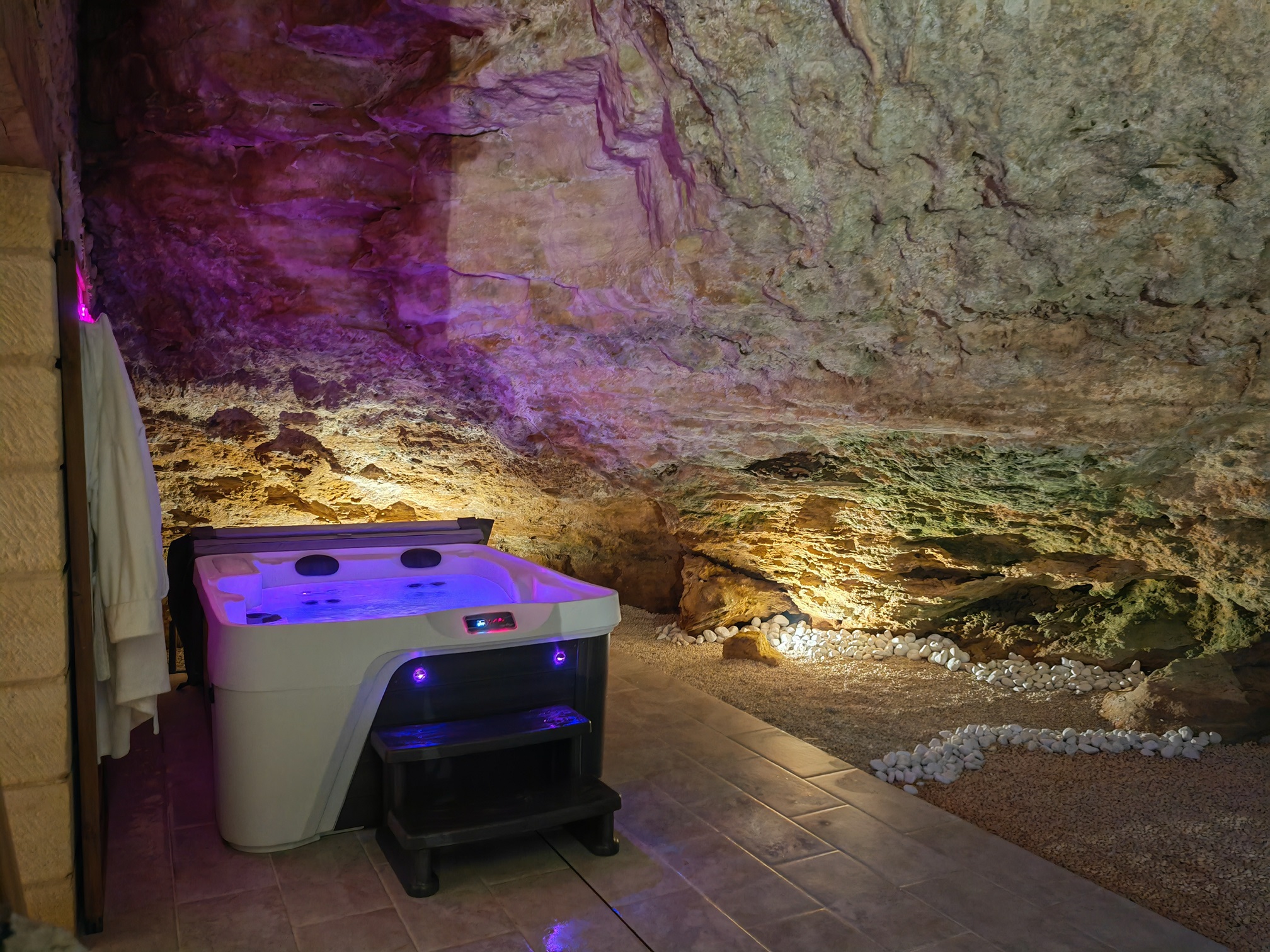 Milharoc — Maison troglodyte avec spa à Milhac (Lot) à Milhac — chambre