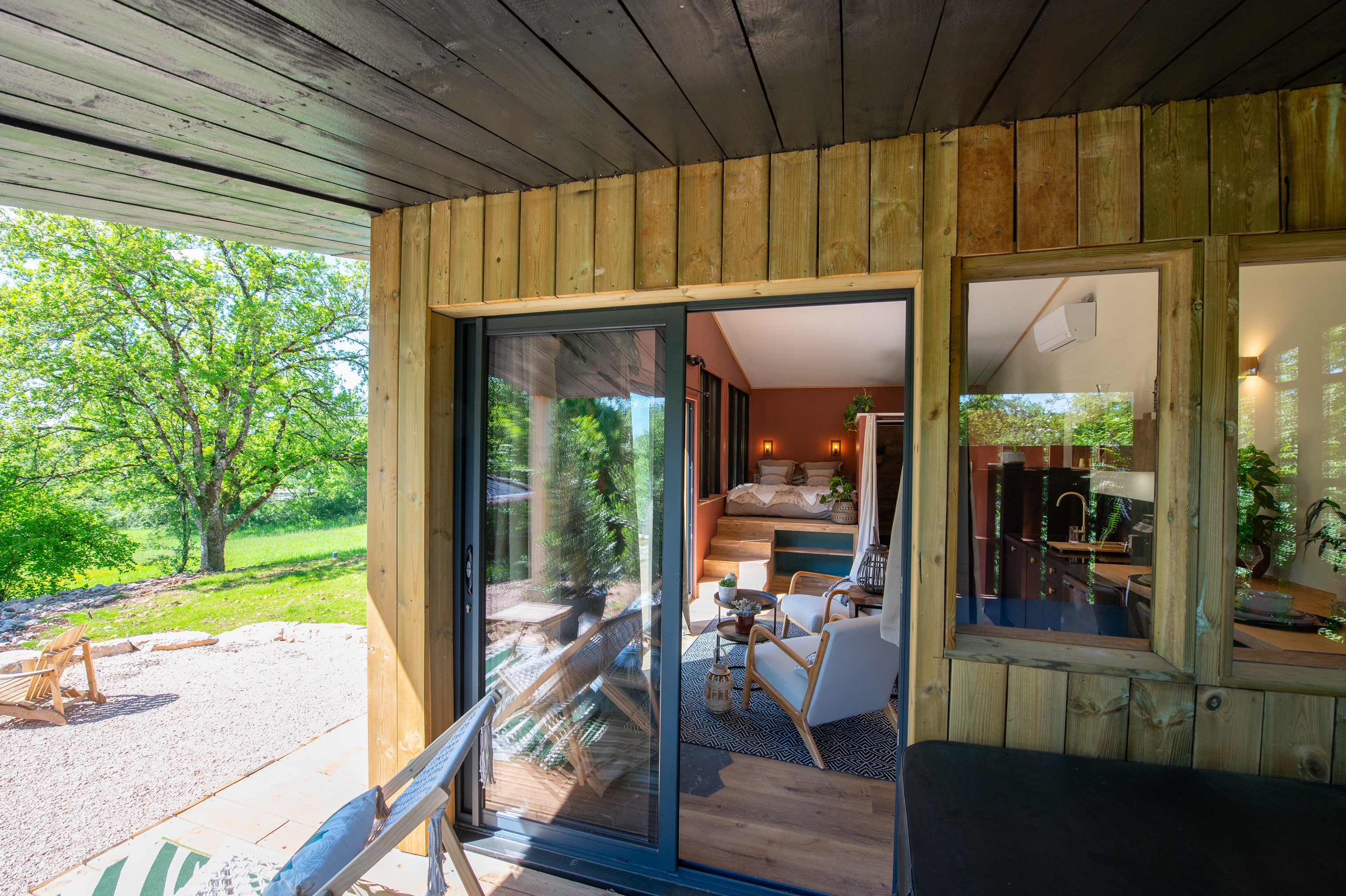 Un lodge des causses & spa : une évasion sensorielle en pleine nature à Autoire — vue intérieure