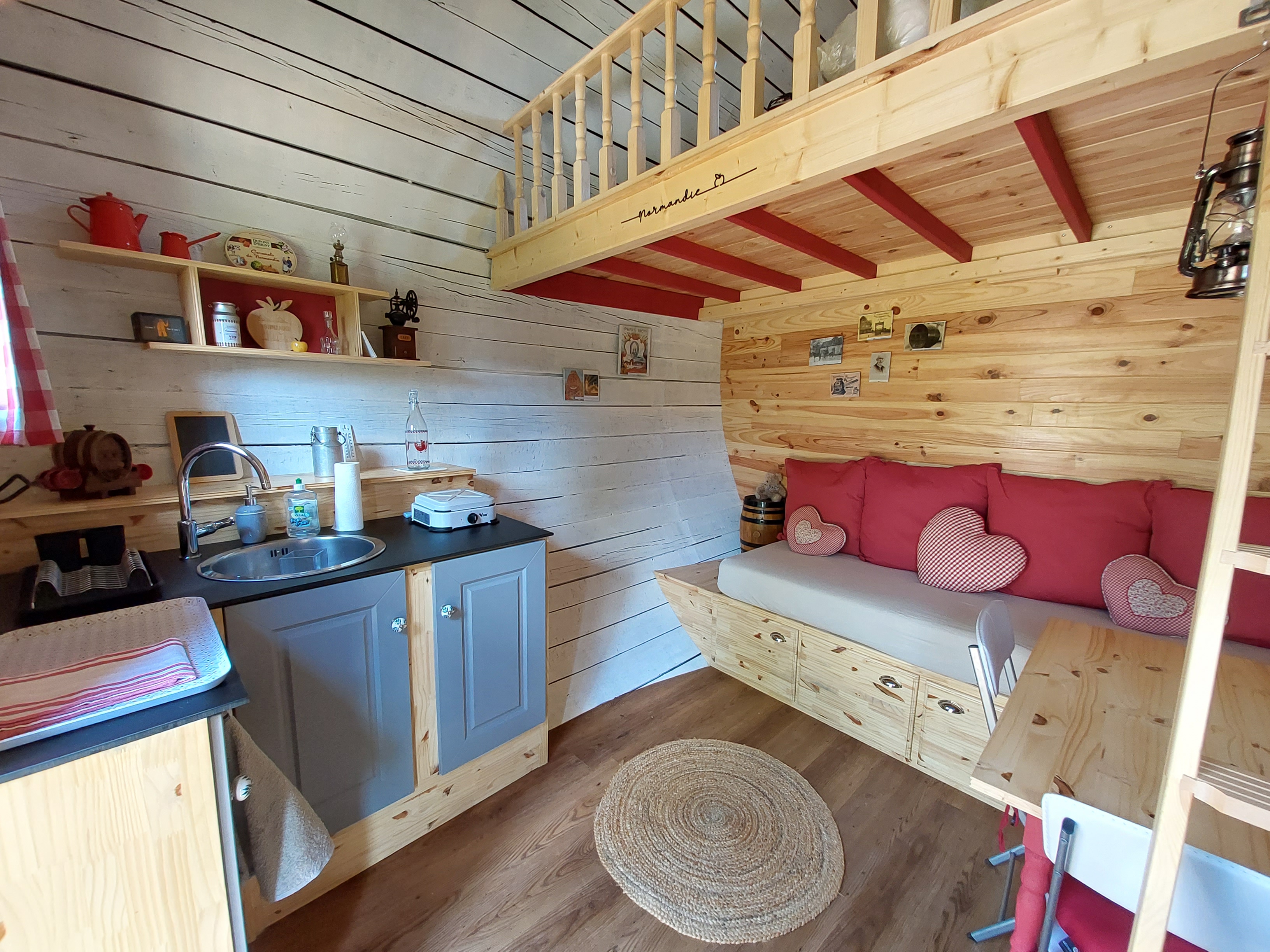 L'Authentique Tonneau à Cidre d'Emma : une expérience unique en Basse-Normandie à Litteau — chambre