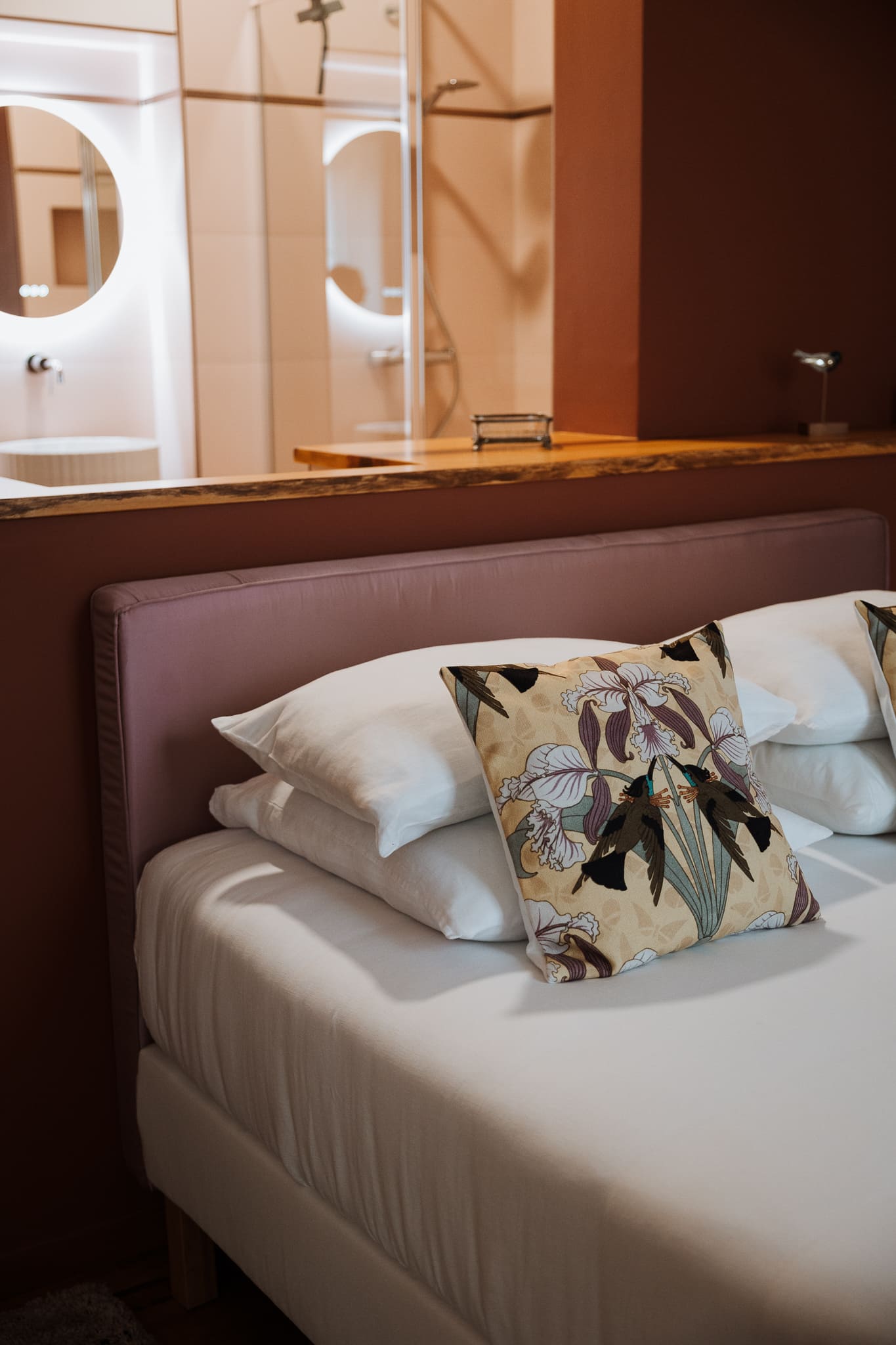 Suite Opale Rose — Maison insolite avec baignoire îlot à Lot à Saint-Cirgues — espace de vie
